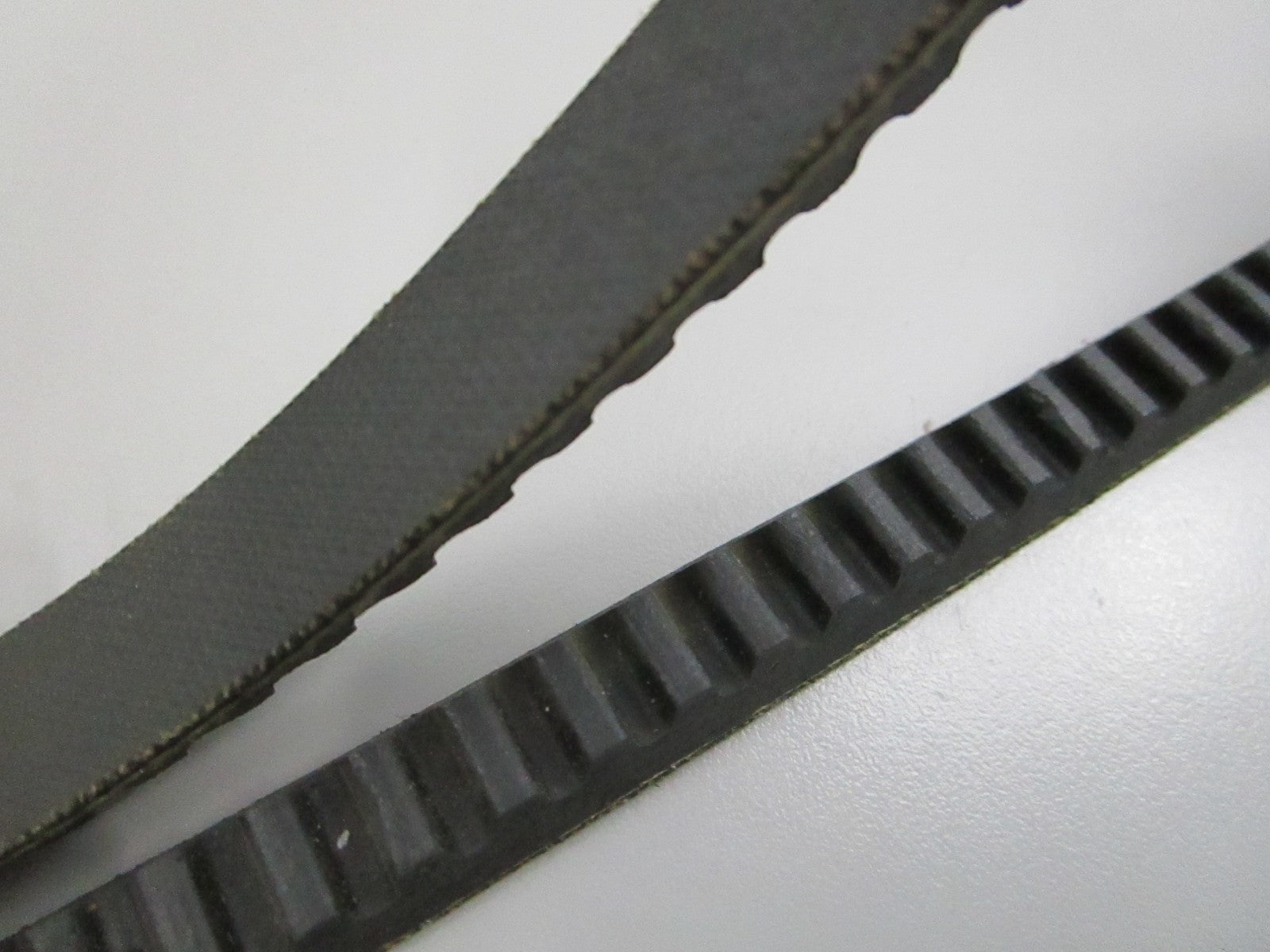 Volvo Penta NEW OEM Drive Belt V-Belt 966856 Marine Engine NOS Part 0810