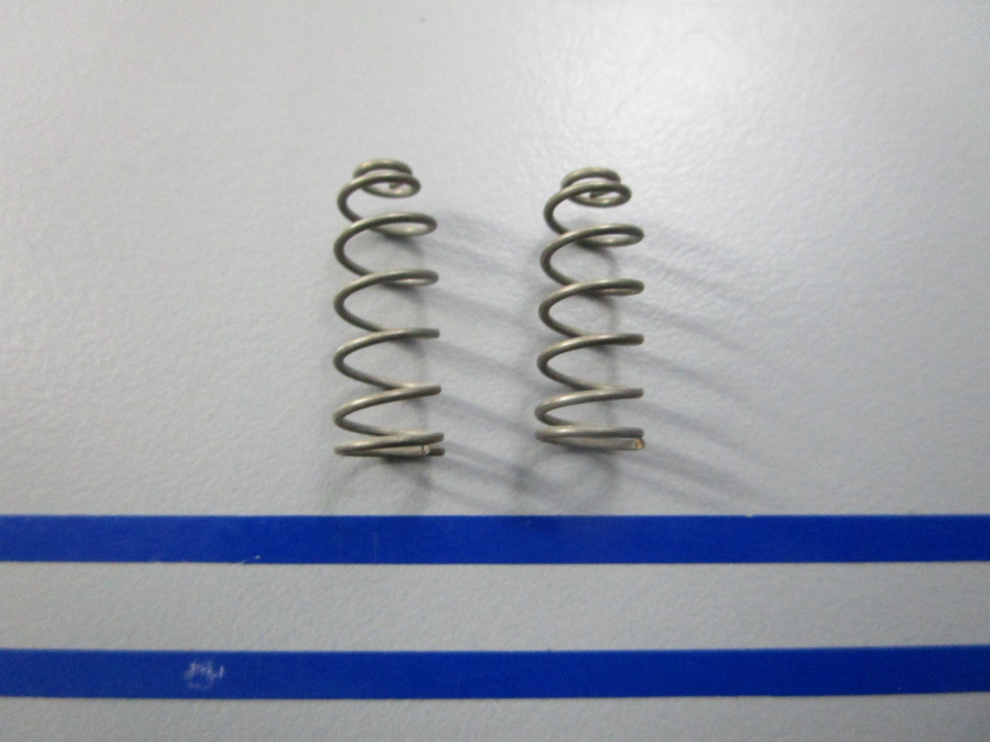 NEW OEM (LOT OF 2) 305860 0305860 OMC Johnson Evinrude Spring 0810