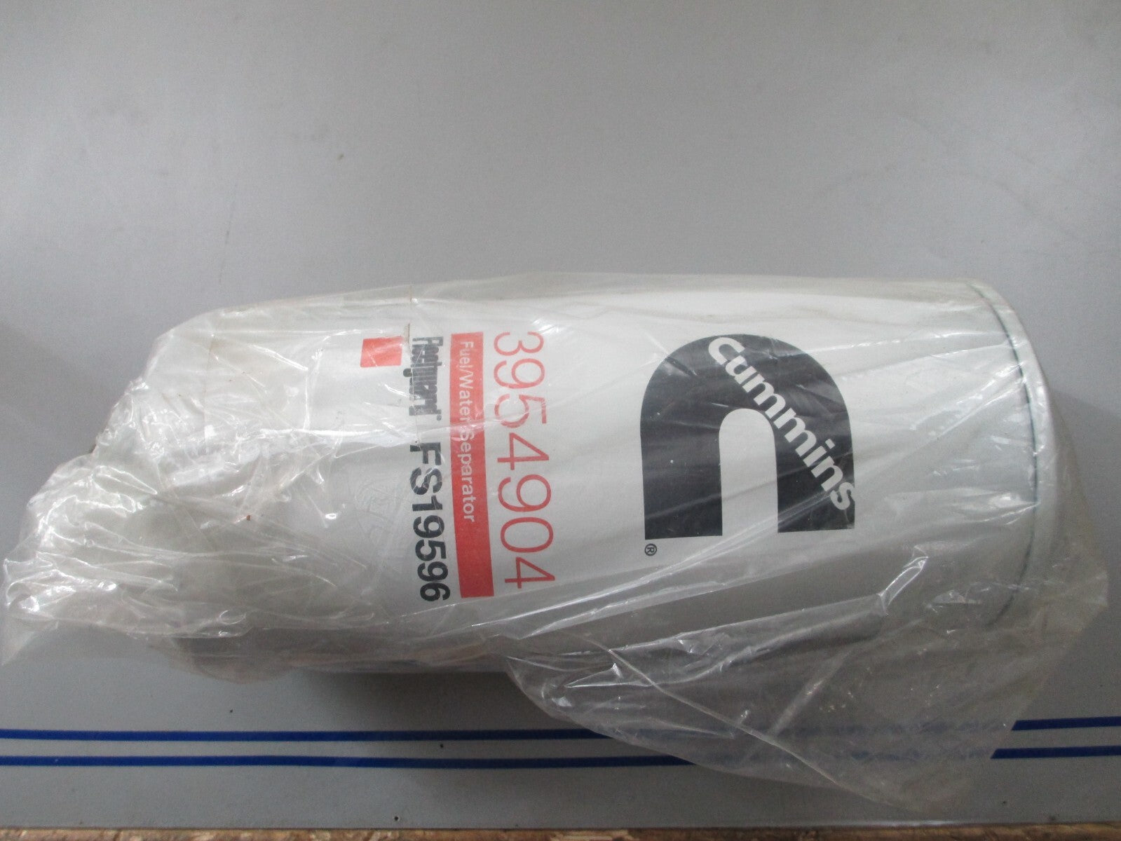 *NEW OEM* 0820 Cummins Fleetguard Fuel & Water Separator FS19596 3954904