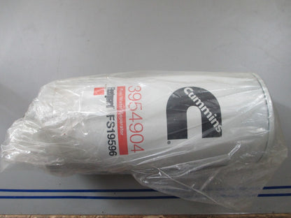 *NEW OEM* 0820 Cummins Fleetguard Fuel & Water Separator FS19596 3954904