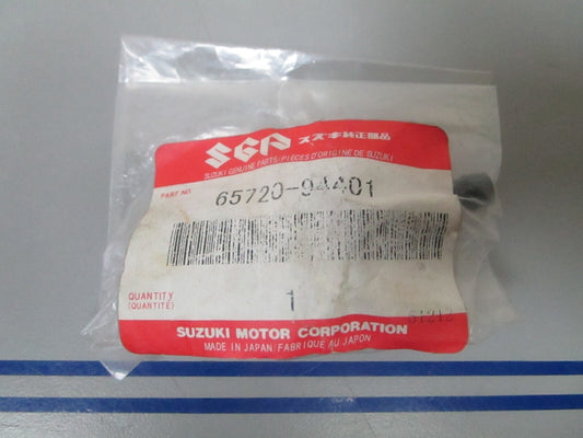 *NEW OEM* 0810 Suzuki Fuel Connector Plug 65720-94401