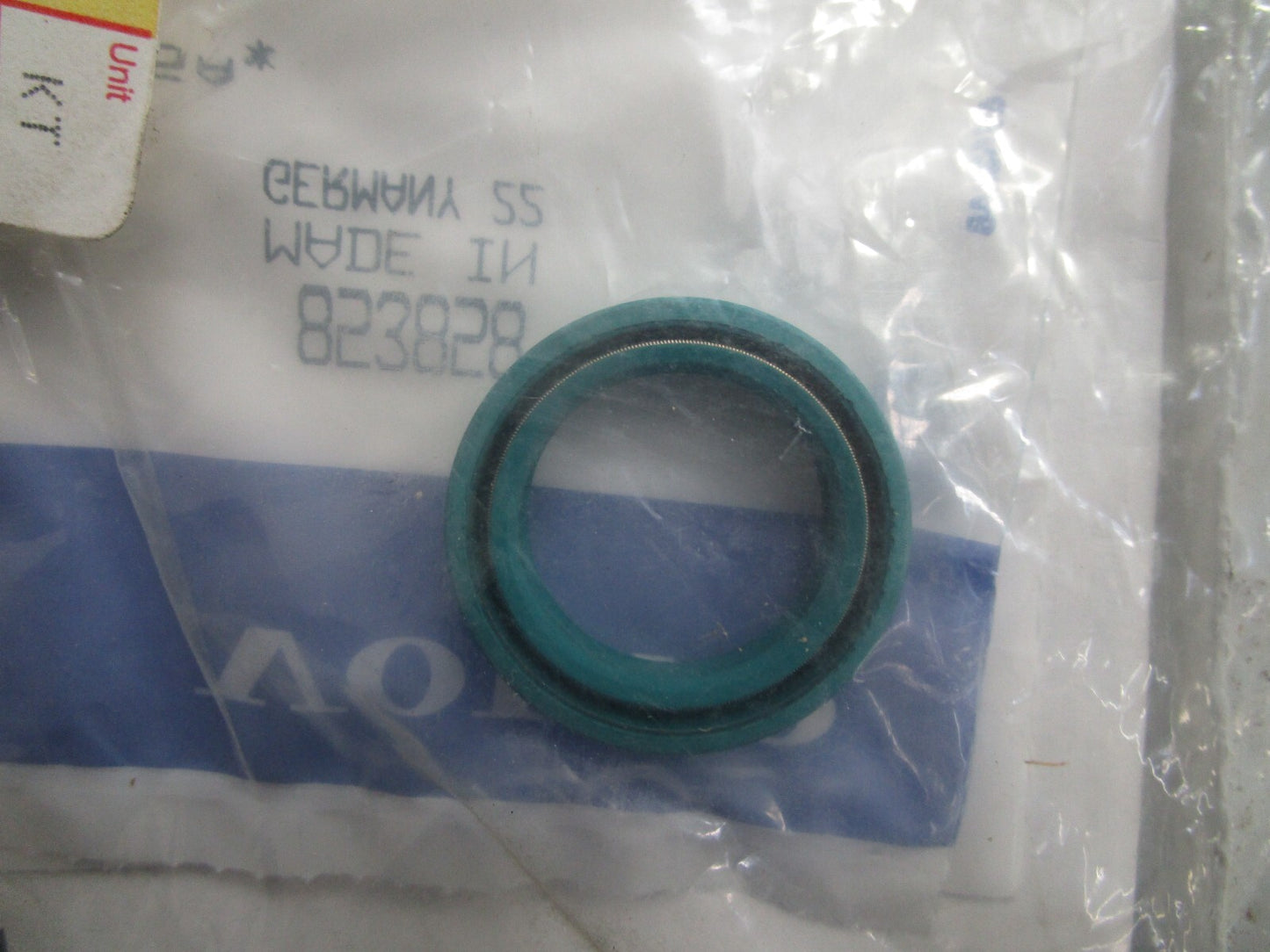 *NEW OEM* 0820 Volvo Penta Sealing Kit 853868