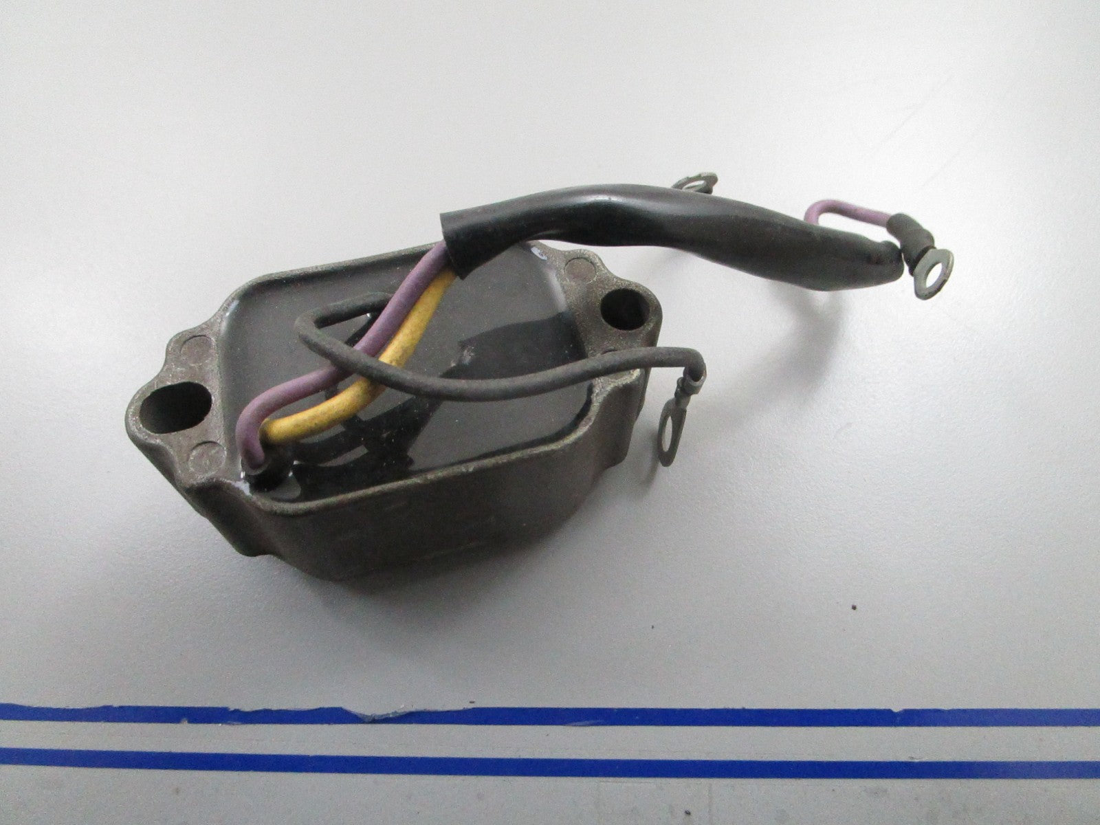 *NEW OEM* 0810 OMC Johnson Evinrude 3 Wire Voltage Regulator 582360 0582360