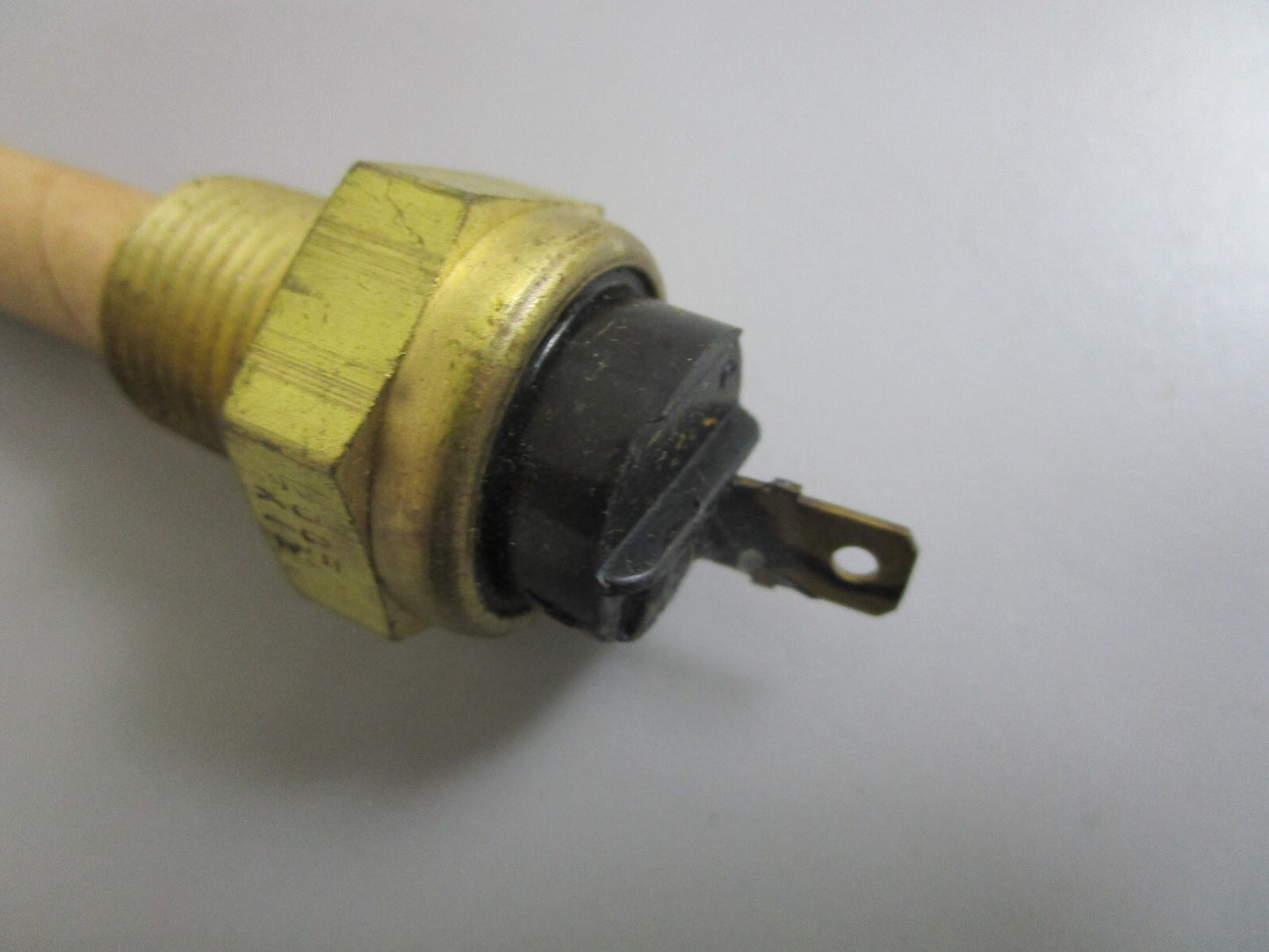 *NEW OEM* 0820 Volvo Penta Switch 841890