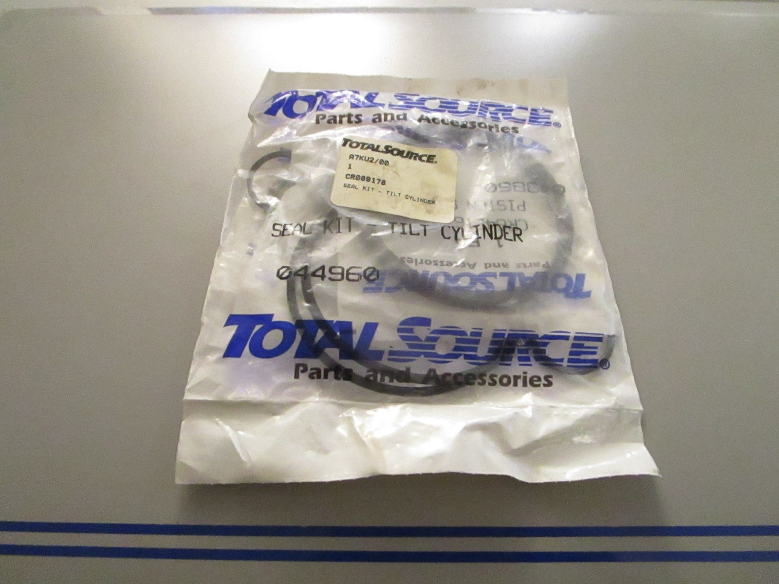 NEW Replaces: Crown CR089178 Total Source Tilt Cylinder Seal Kit 0720