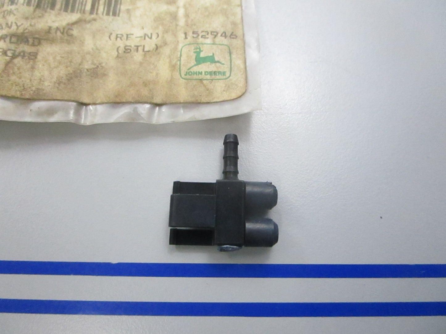 NEW OEM AT159010 John Deere Nozzle 0810