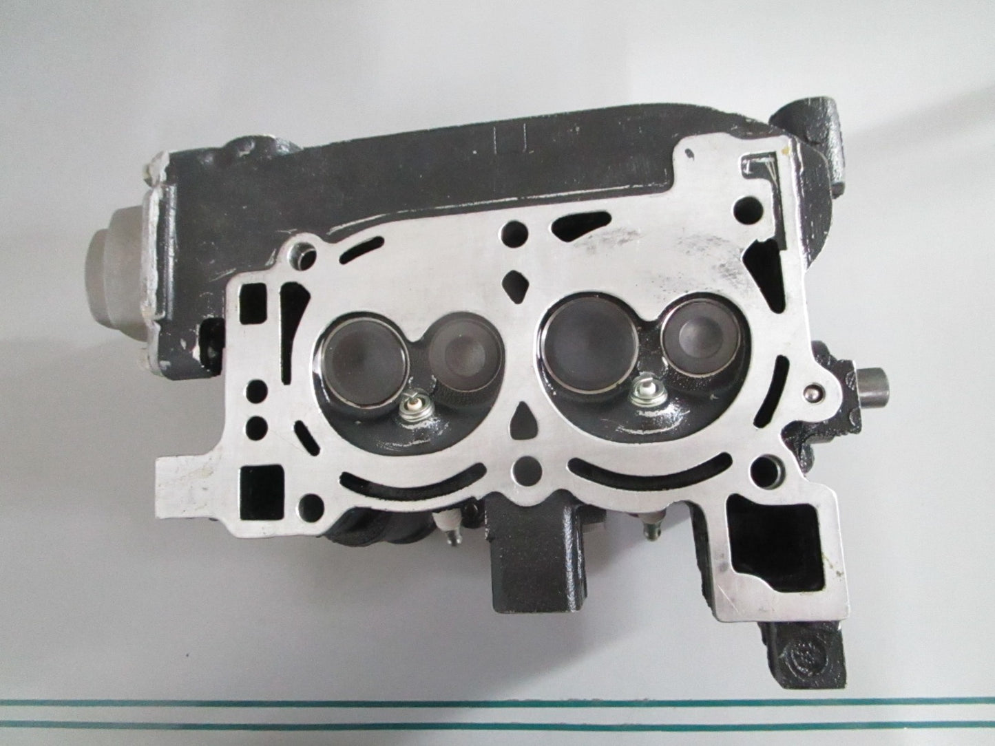 NEW OEM 437992 0437992 OMC Johnson Evinrude 9.9-15HP Cylinder Head Case 0820