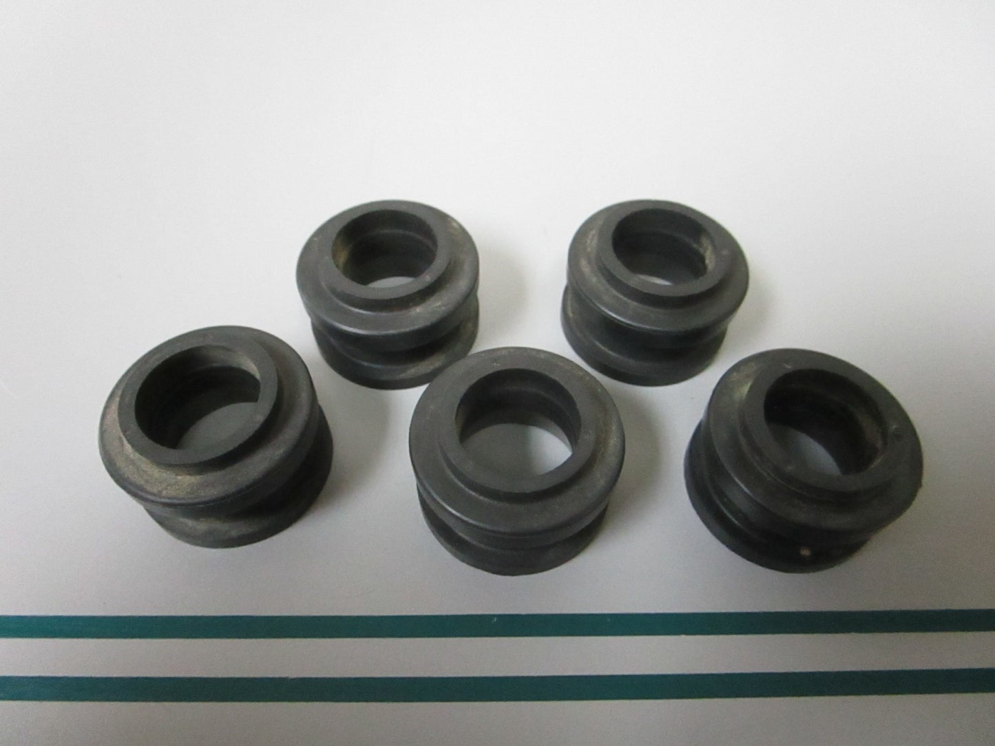 NEW OEM (LOT OF 5) 312460 0312460 OMC Johnson Evinrude Grommet 0810
