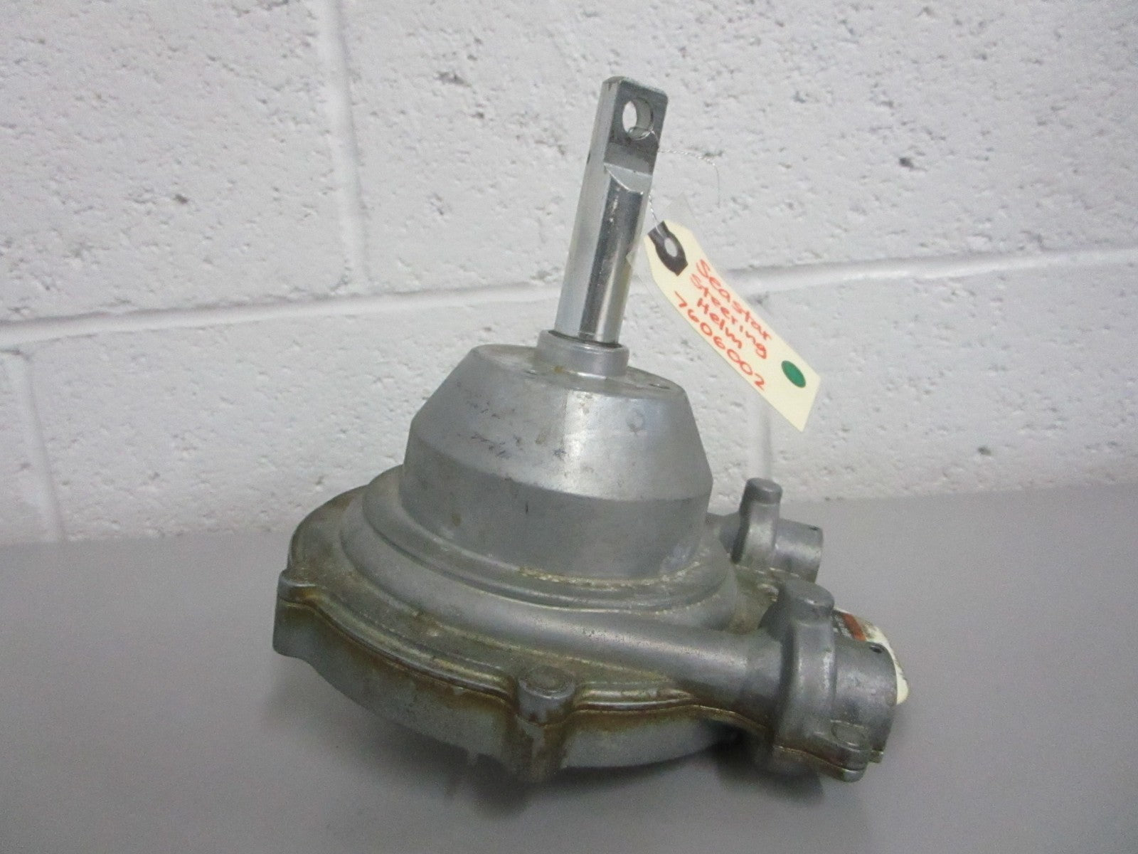 NEW OEM 7606002 Seastar Steeing Helm 0820