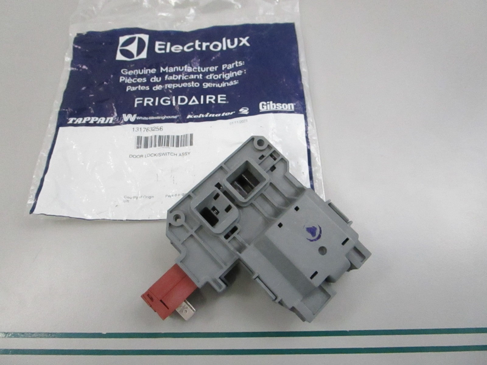 NEW OEM 131763256 Electrolux Door Lock Switch Assembly 0810