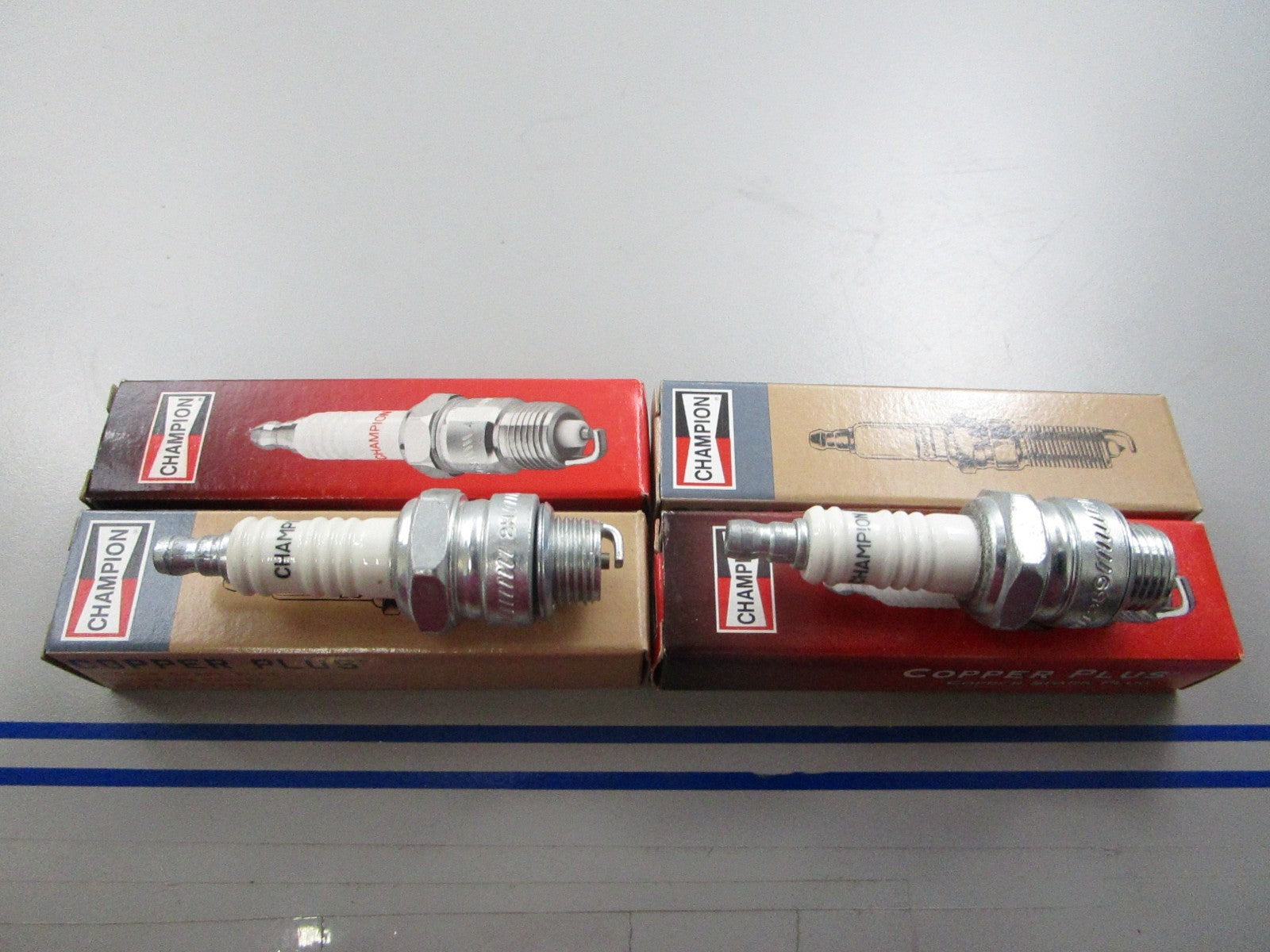 *NEW* (LOT OF 4) 0810 Champion Spark Plug J8C