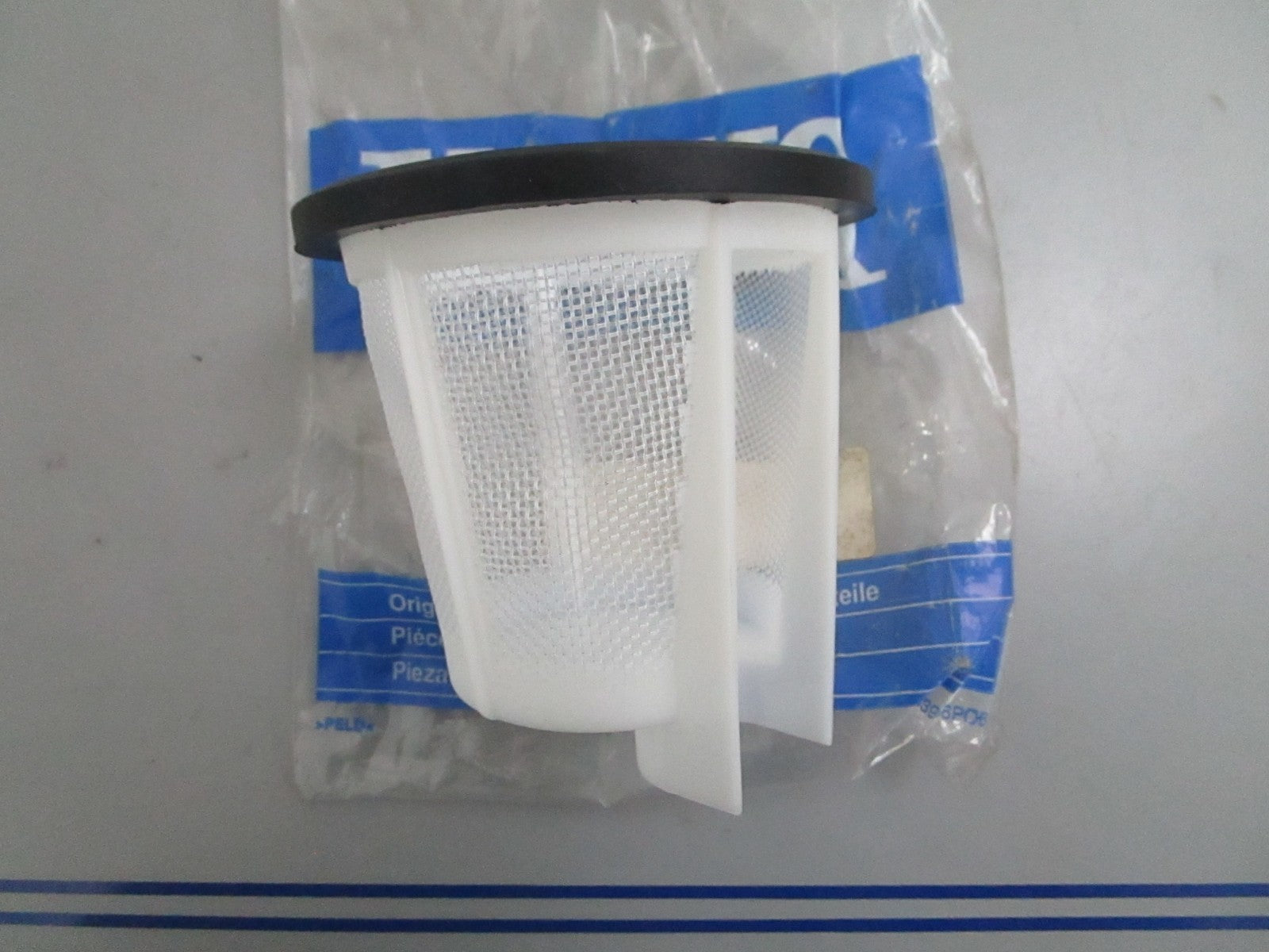*NEW OEM* 0820 Volvo Penta Strainer 842723