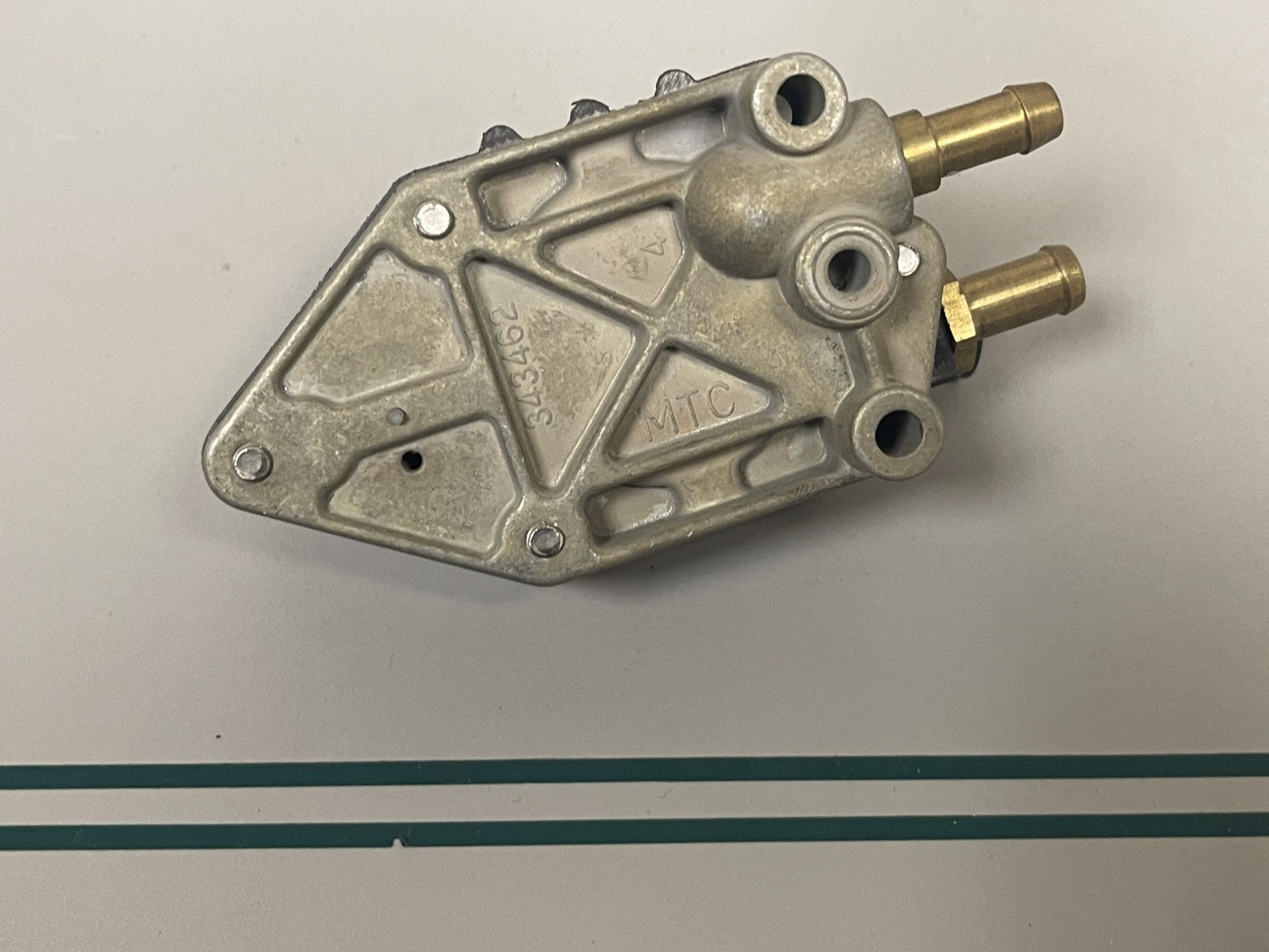 NEW OEM 438559 Johnson Evinrude Fuel Pump 0670