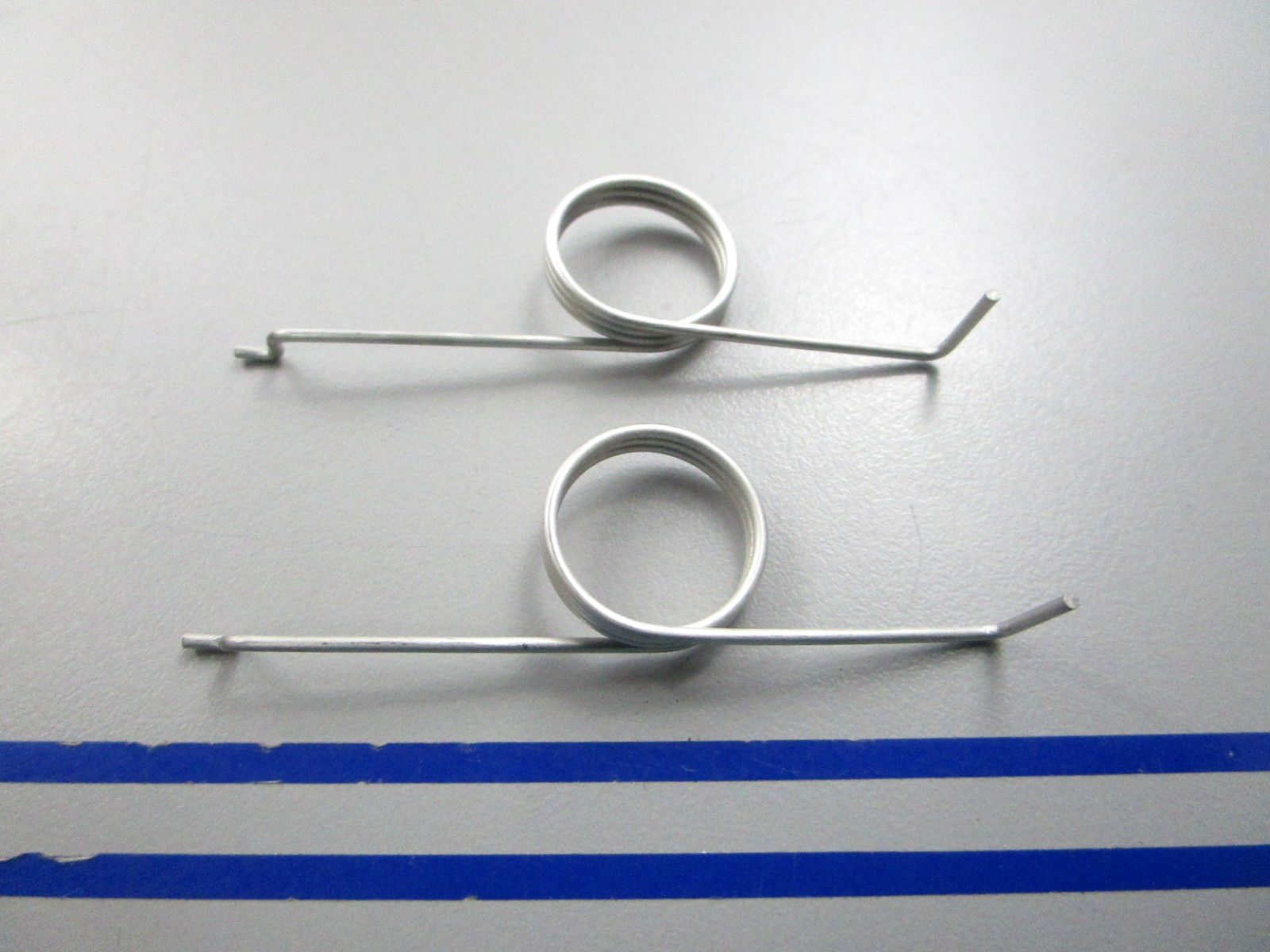 NEW OEM (LOT OF 2) 329002 0329002 OMC Johnson Evinrude Tilt Lock Spring 0810