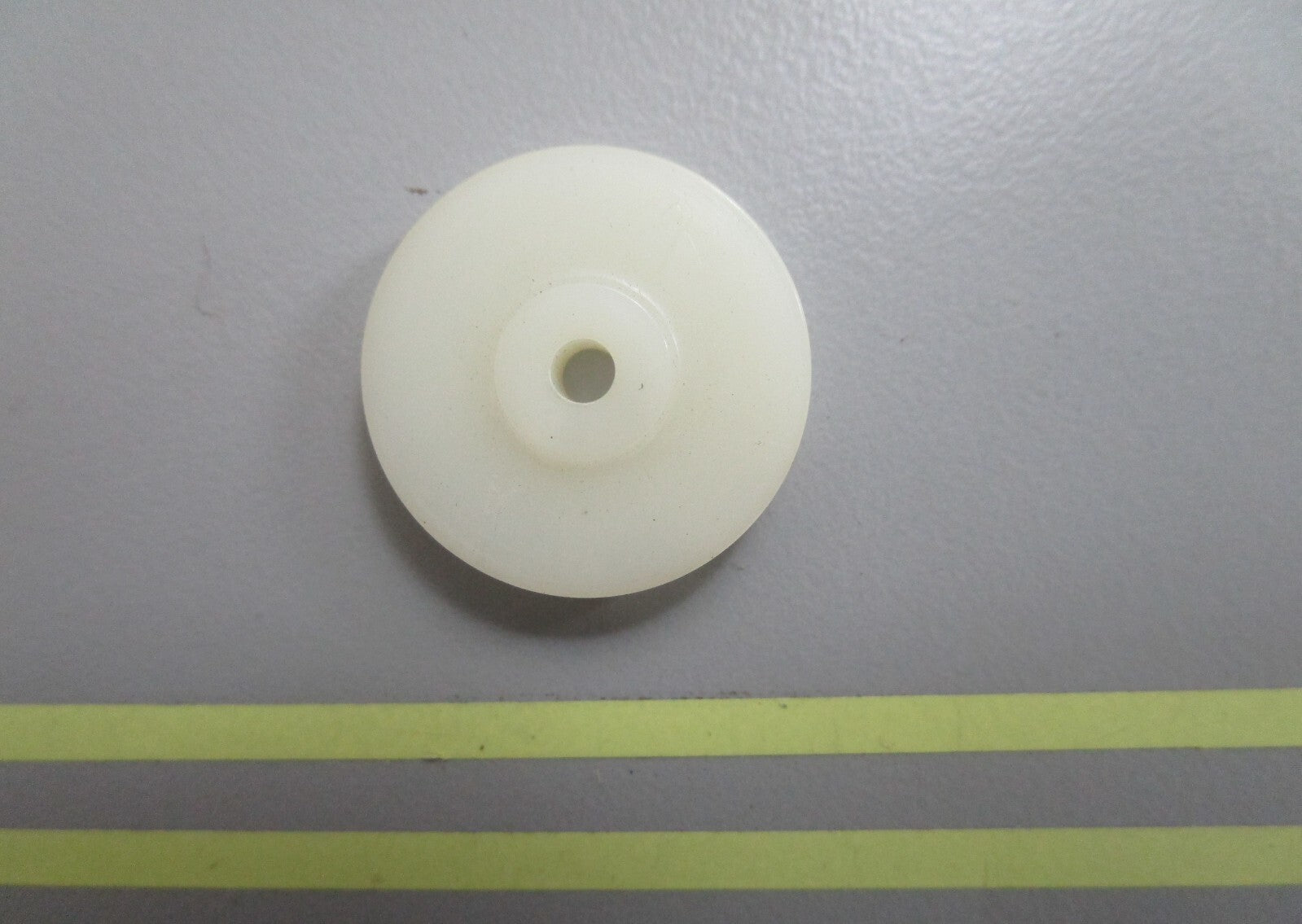 *NEW OEM* 0810 OMC Johnson Evinrude Roller 308517 0308517