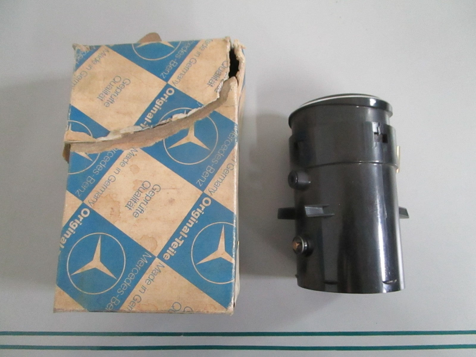 NEW OEM 1158300354 Mercedes-Benz Left Side Nozzle 0820