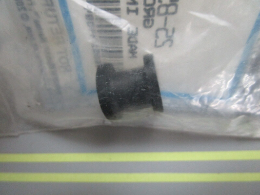 *NEW OEM* 0810 Mercury Quicksilver Grommet 25-857101
