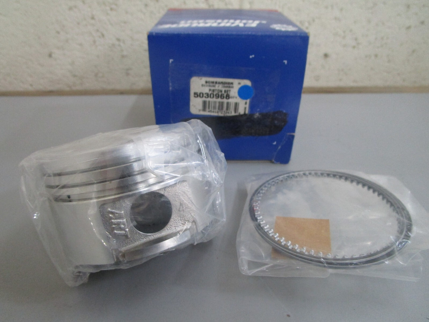 *NEW OEM* 0820 OMC Johnson Evinrude Piston Set 5030968