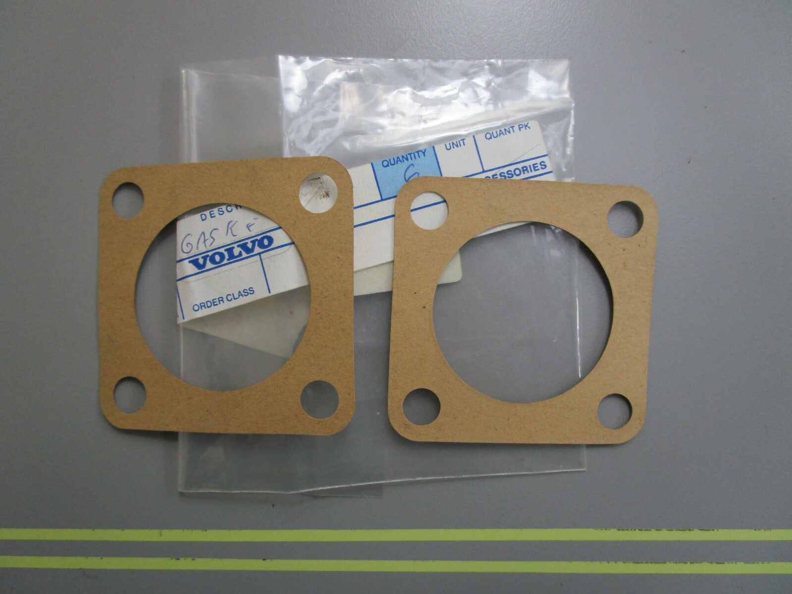 *NEW OEM* (LOT OF 2) 0810 Volvo Penta Gasket 824677