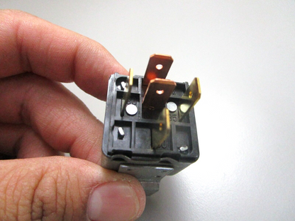*NEW OEM* 0750 Volvo Penta RELAY 876040