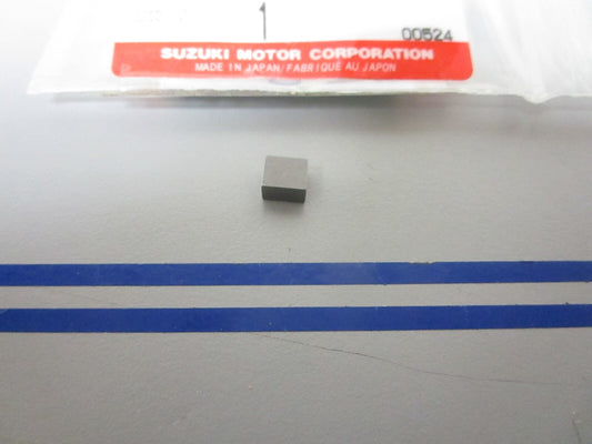 *NEW OEM* 0810 Suzuki Key 09421-04008