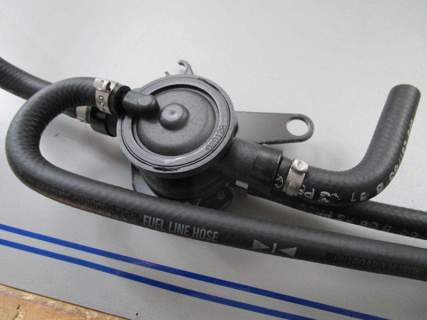 *NEW OEM* 0820 OMC Johnson Evinrude Pump, Bracket & Hose 5000885