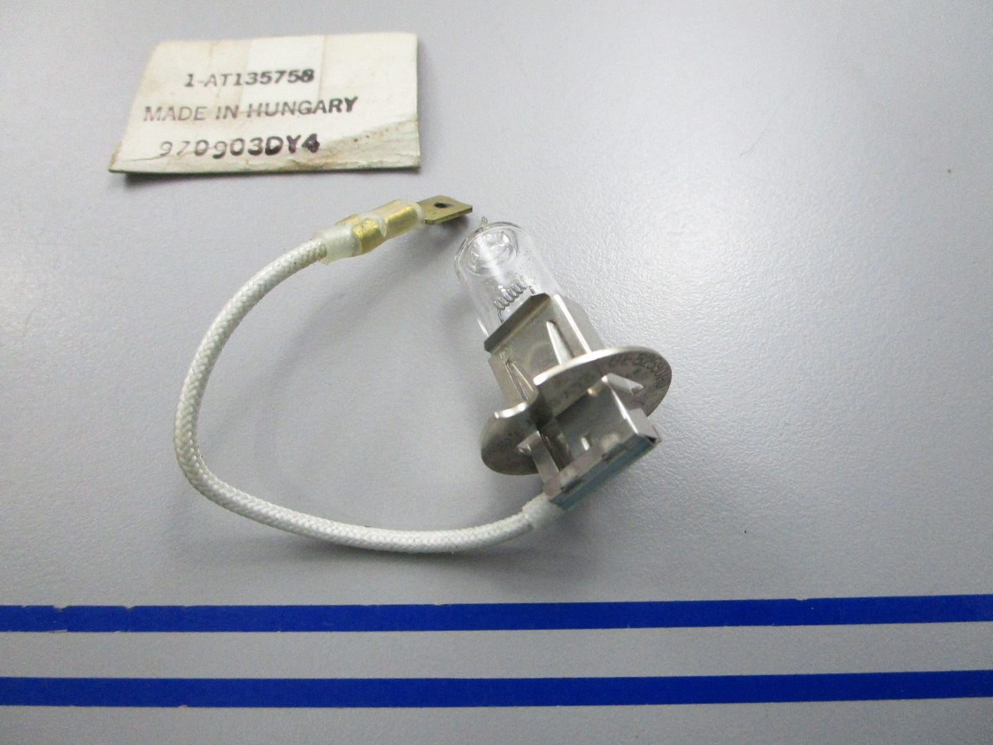NEW OEM AT135758 John Deere Equipment Bulb 0810