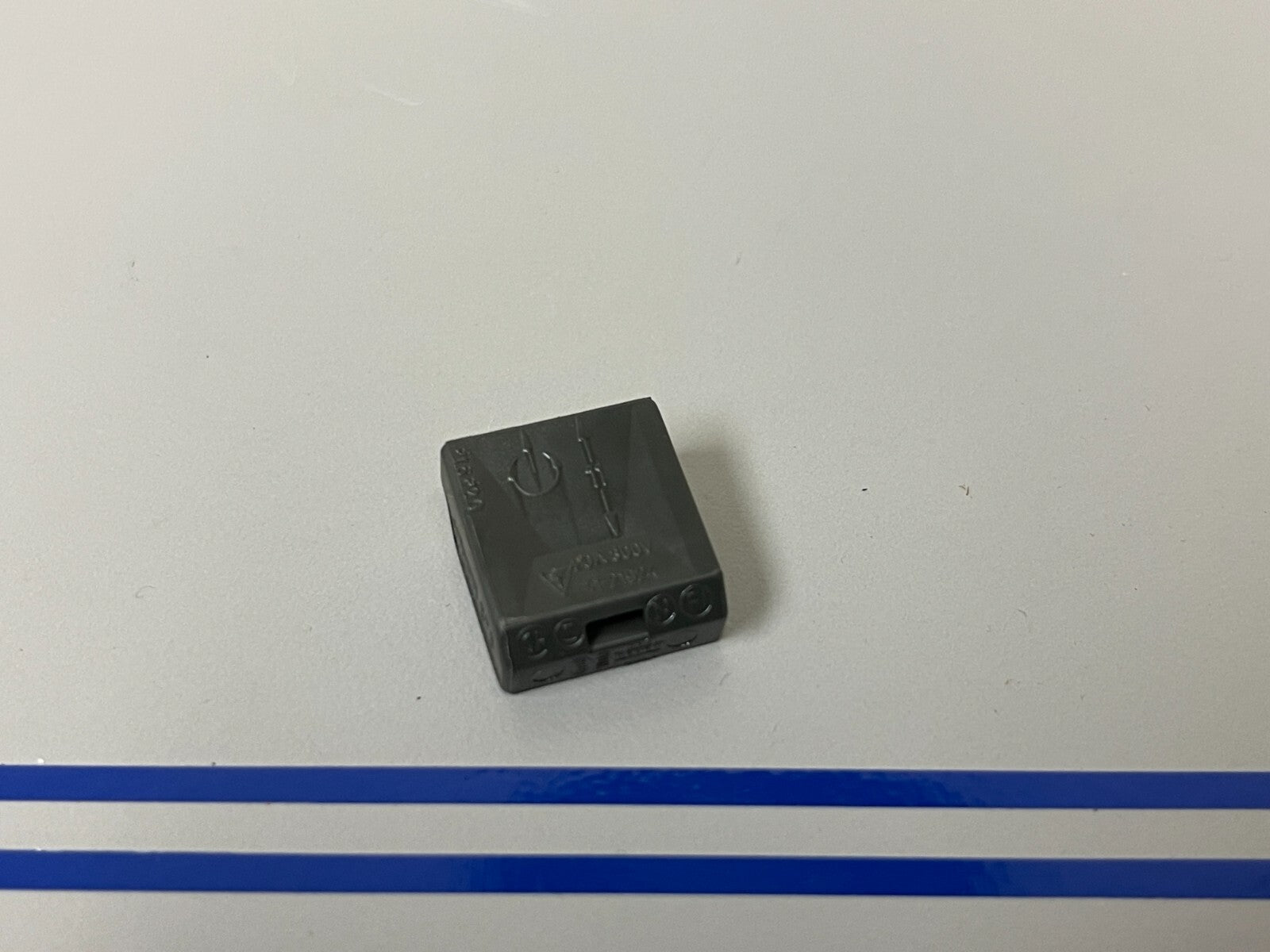 *NEW OEM* 0810 Volvo Penta Cable Clamp 850714