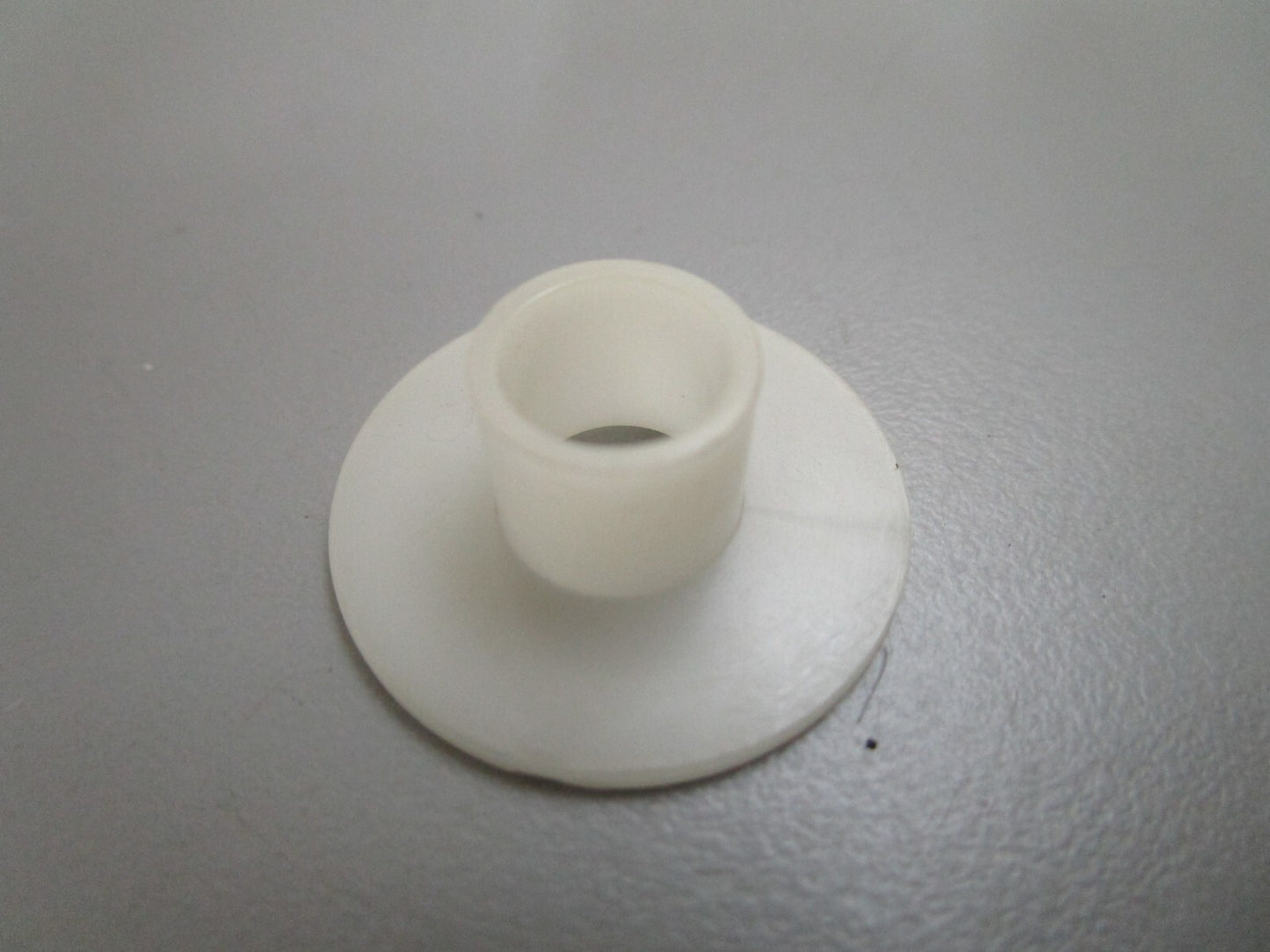 *NEW OEM* 0820 OMC Johnson Evinrude Bushing 335426 0335426