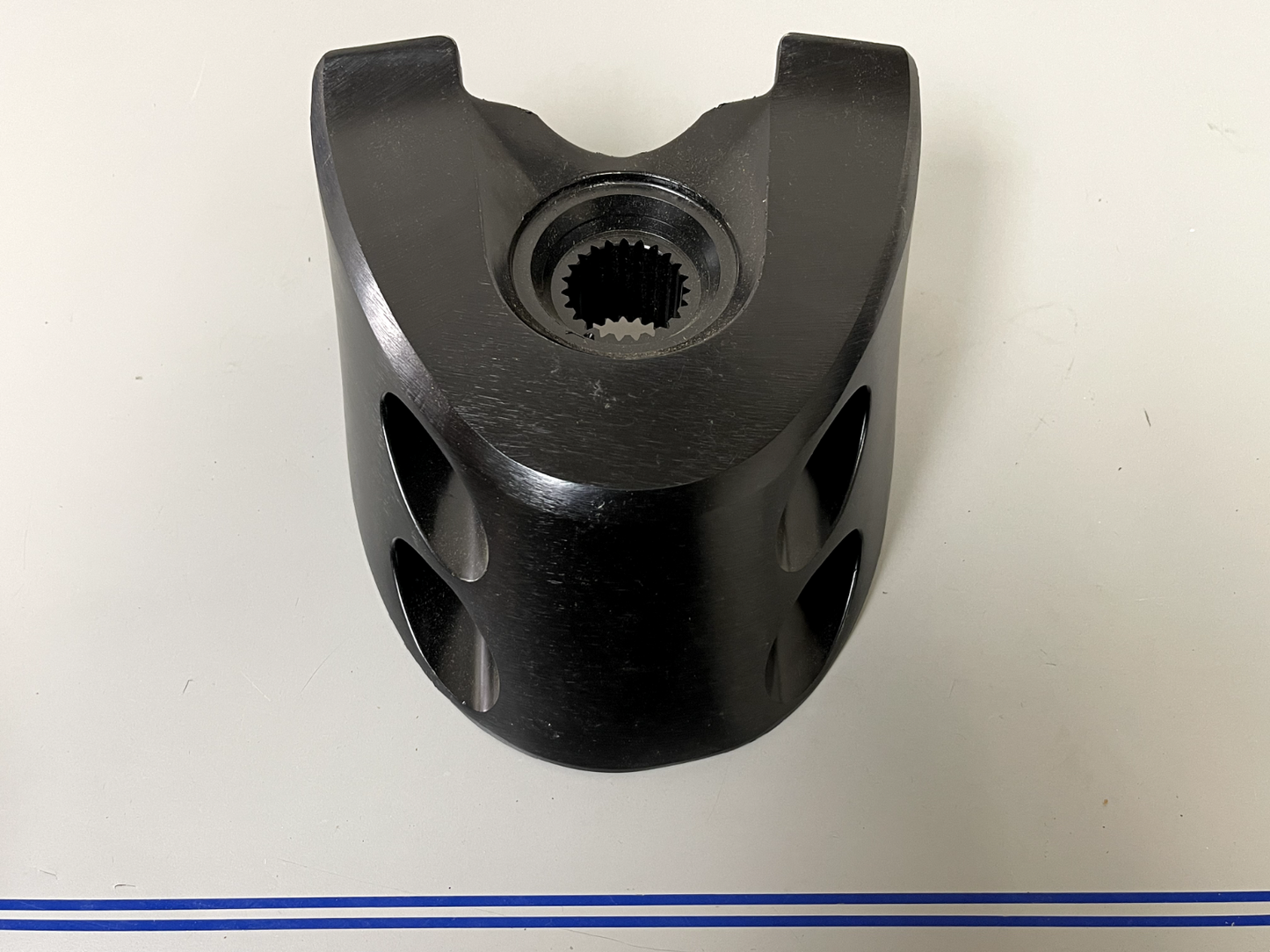 *NEW OEM* 0670 Johnson Evinrude 120 - 140 hp 1993 - 2001 Mount Bracket 338744