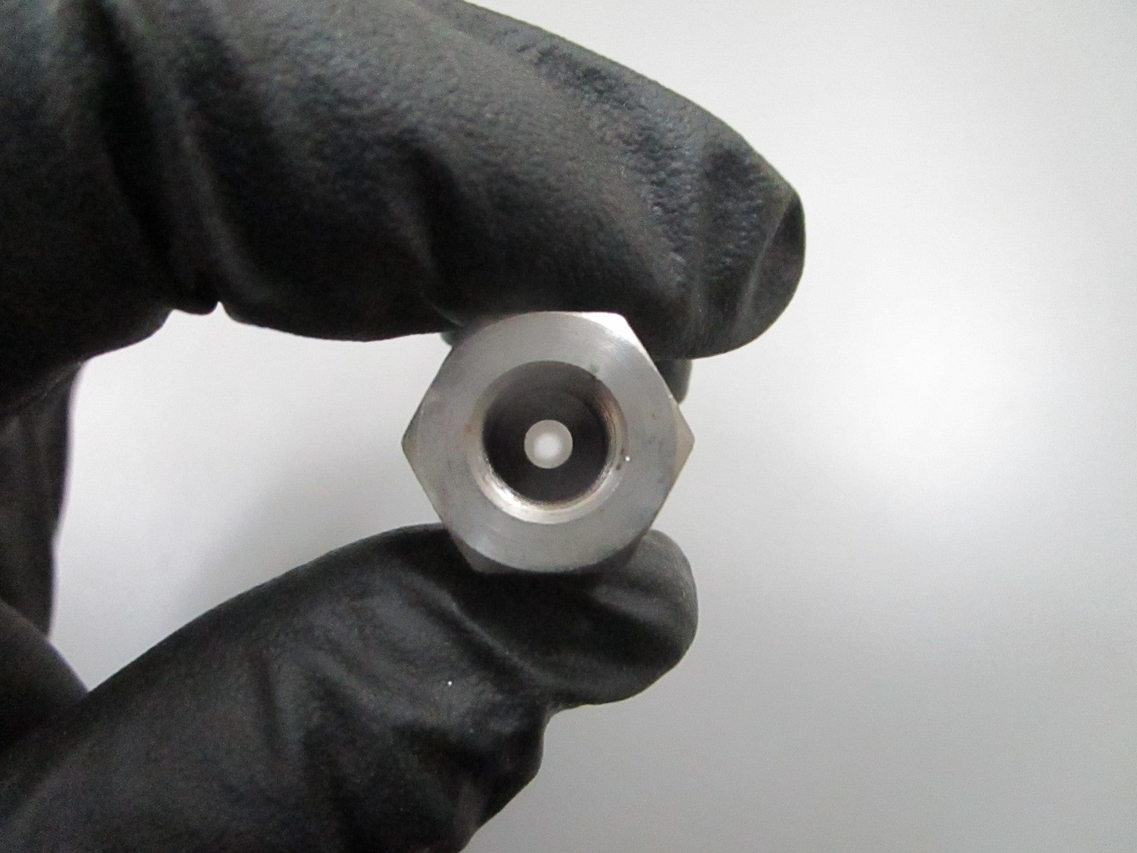 *NEW OEM* 0810 Volvo Penta Nipple 851042