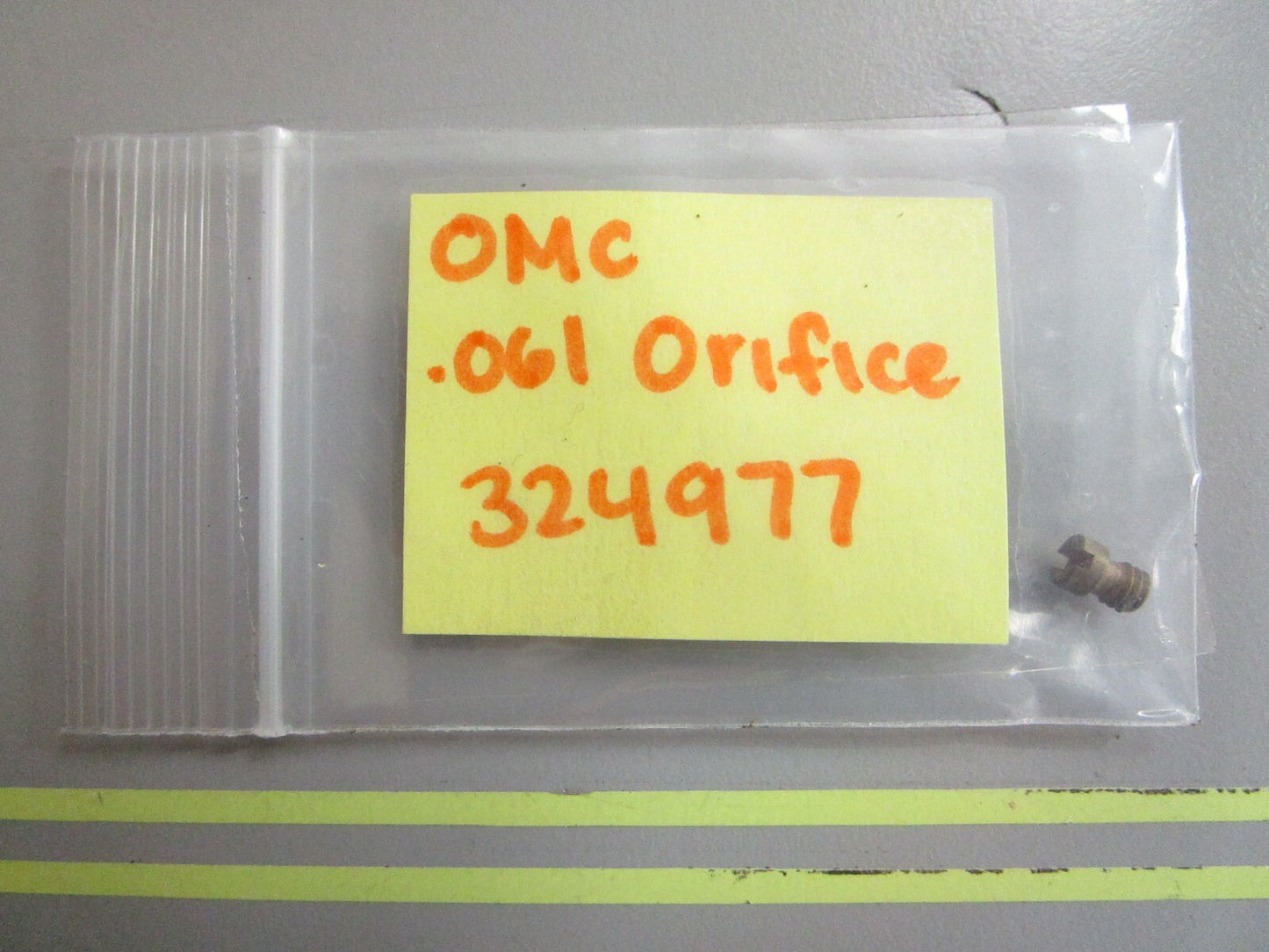 *NEW OEM* 0810 OMC Johnson Evinrude .061 Orifice 324977 0324977