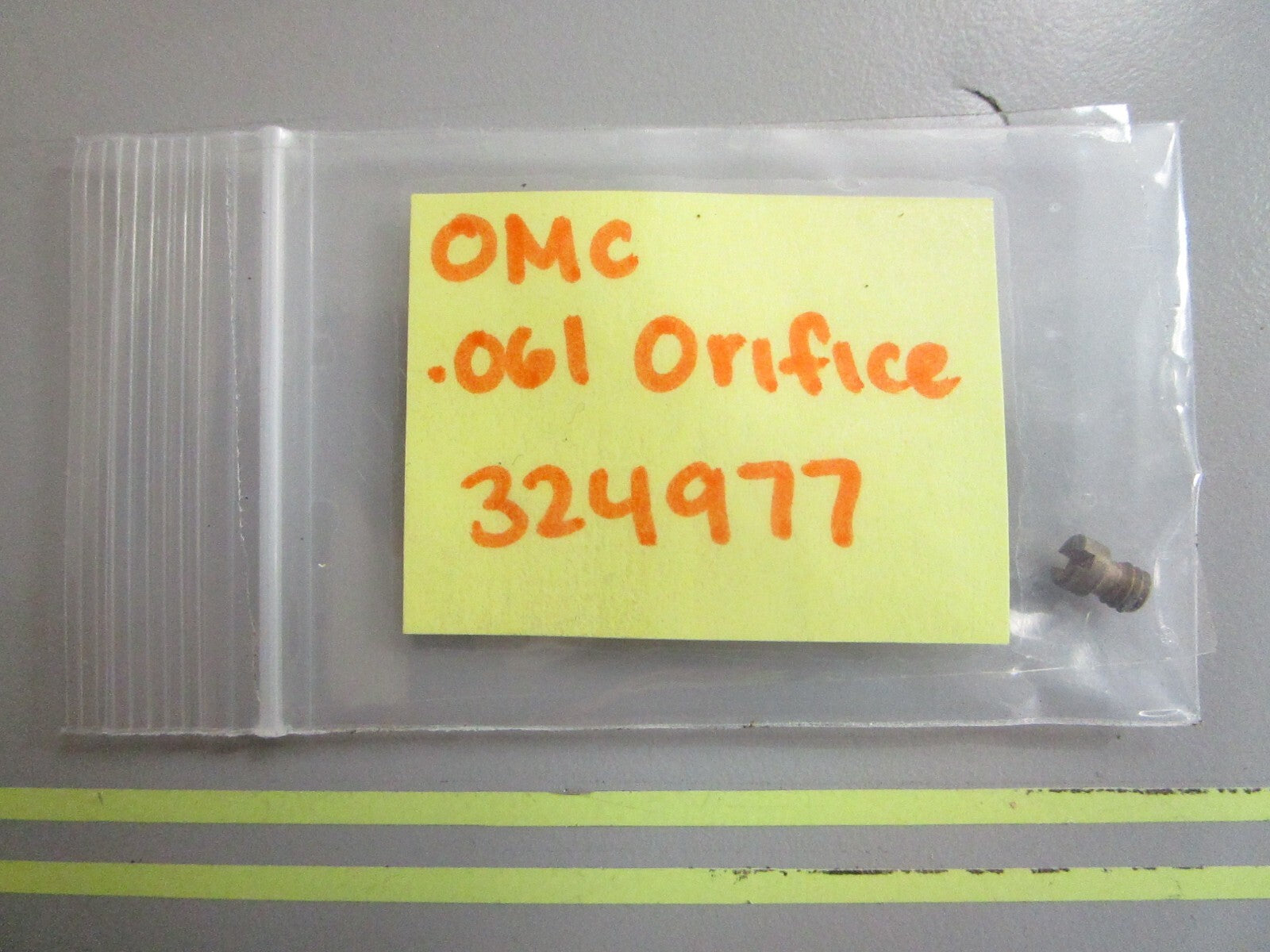 *NEW OEM* 0810 OMC Johnson Evinrude .061 Orifice 324977 0324977