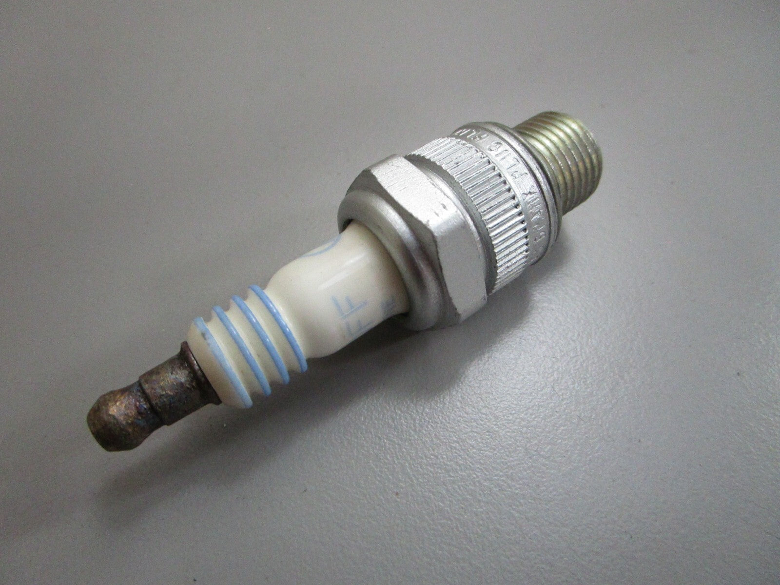 *NEW* 0820 AC Delco Spark Plug M40FF