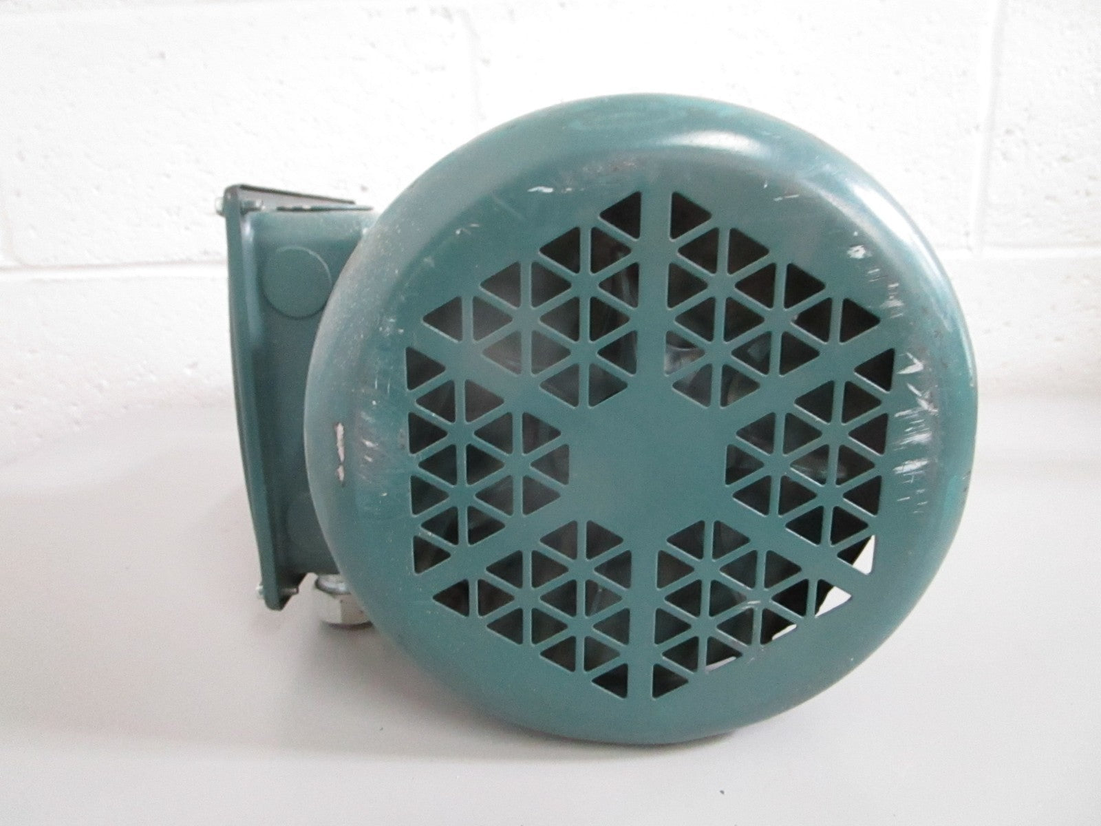 Baldor Super-E VEUHM3546 1HP 1760RPM 3PH 460V TEFC 56C Motor NOS NEW OEM 0820
