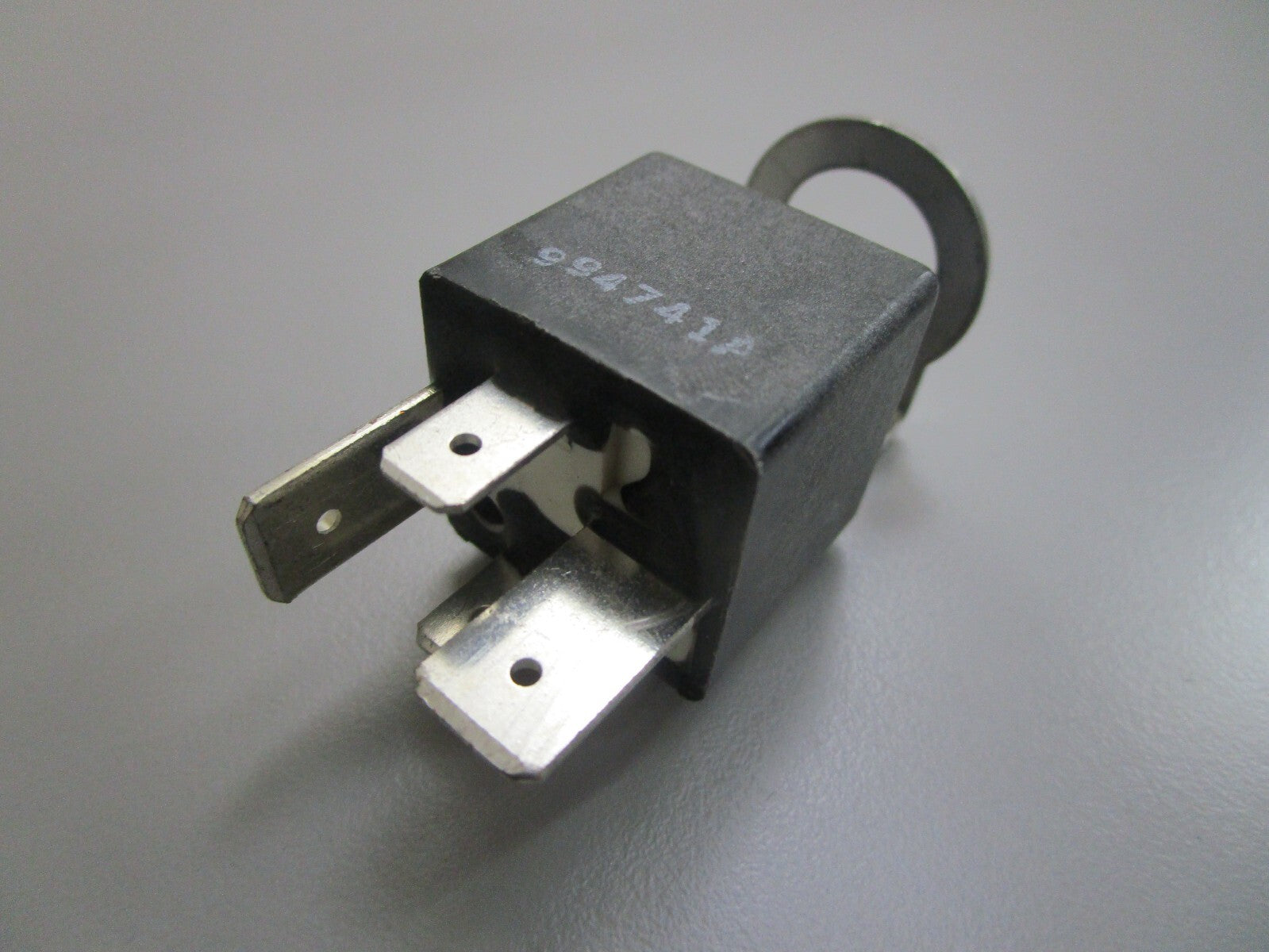 *NEW OEM* 0810 OMC Johnson Evinrude Relay 586233 0586233