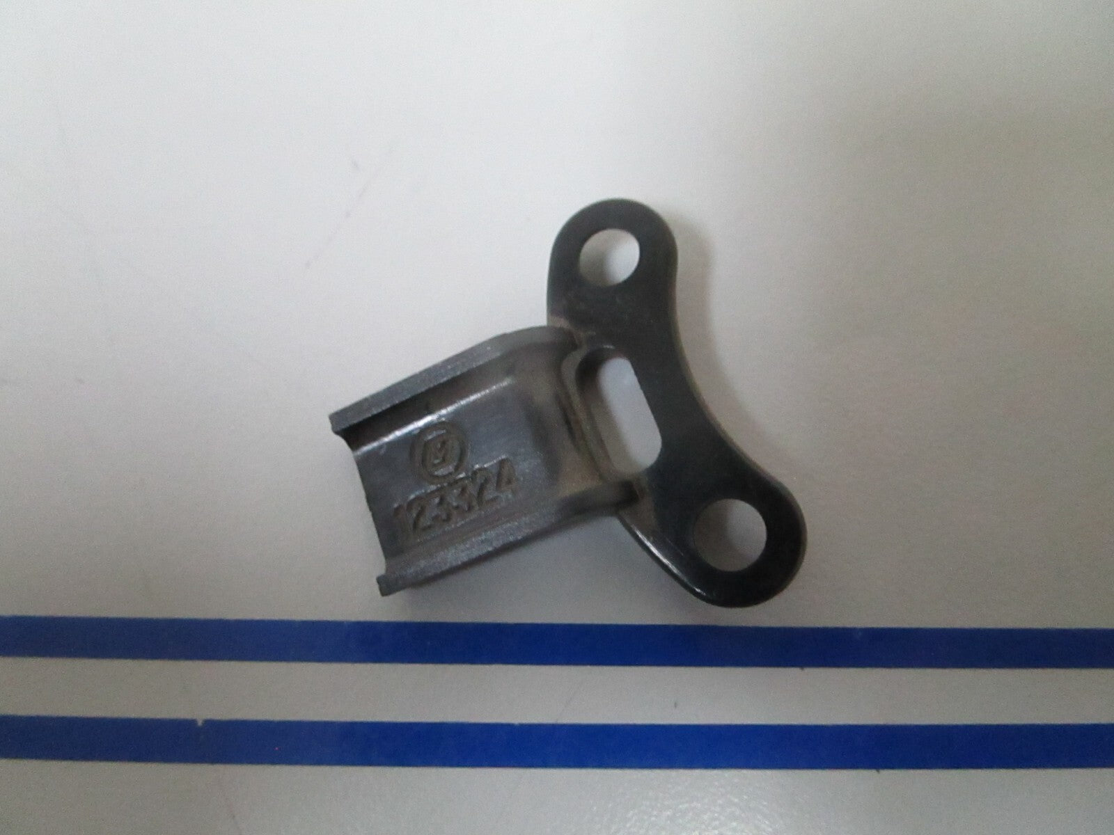 *NEW OEM* 0810 OMC Johnson Evinrude Retainer 123324 0123324