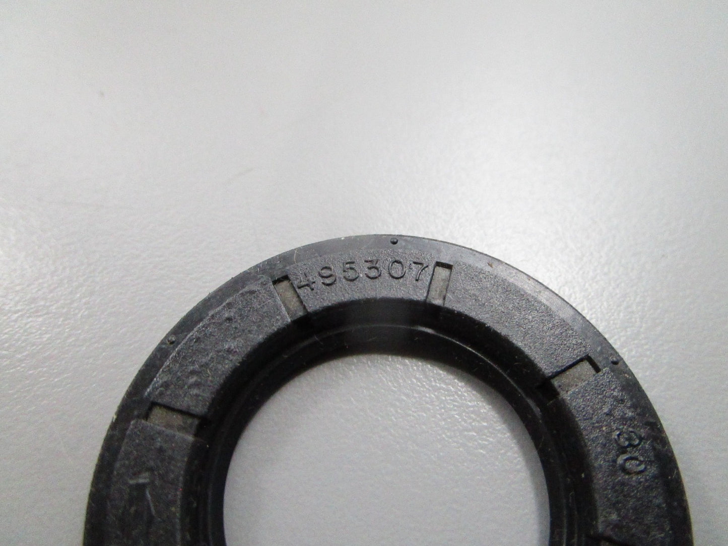 NEW OEM 495307S Briggs & Stratton Oil Seal 0810