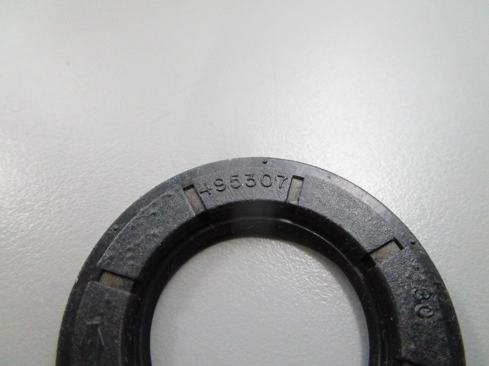 NEW OEM 495307S Briggs & Stratton Oil Seal 0810