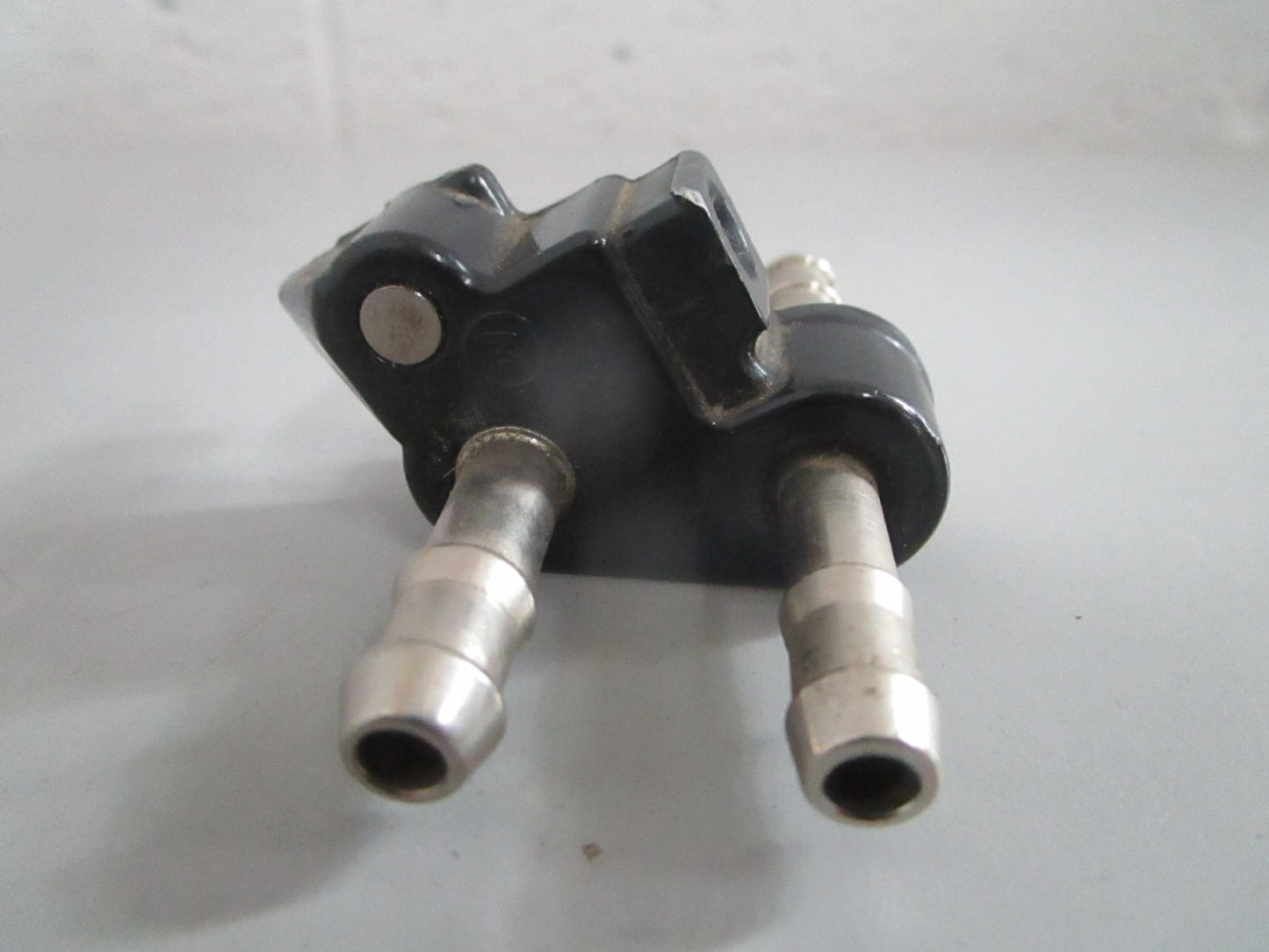 NEW OEM 394313 0394313 OMC Johnson Evinrude Fuel Connector 0820