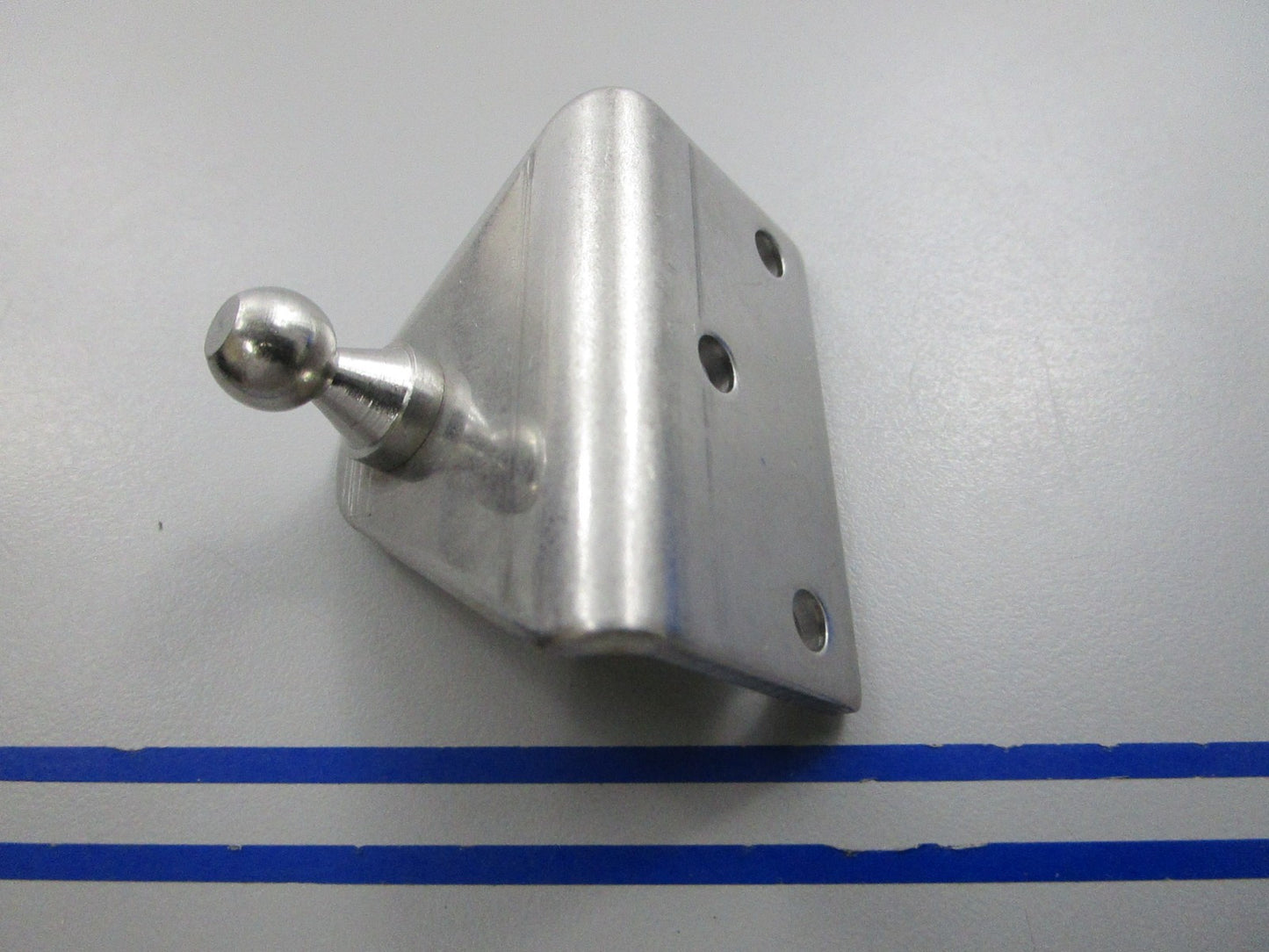 NEW 321582-1 Sea-Dog 90 Degree Wide Gas Lift Mount 0810
