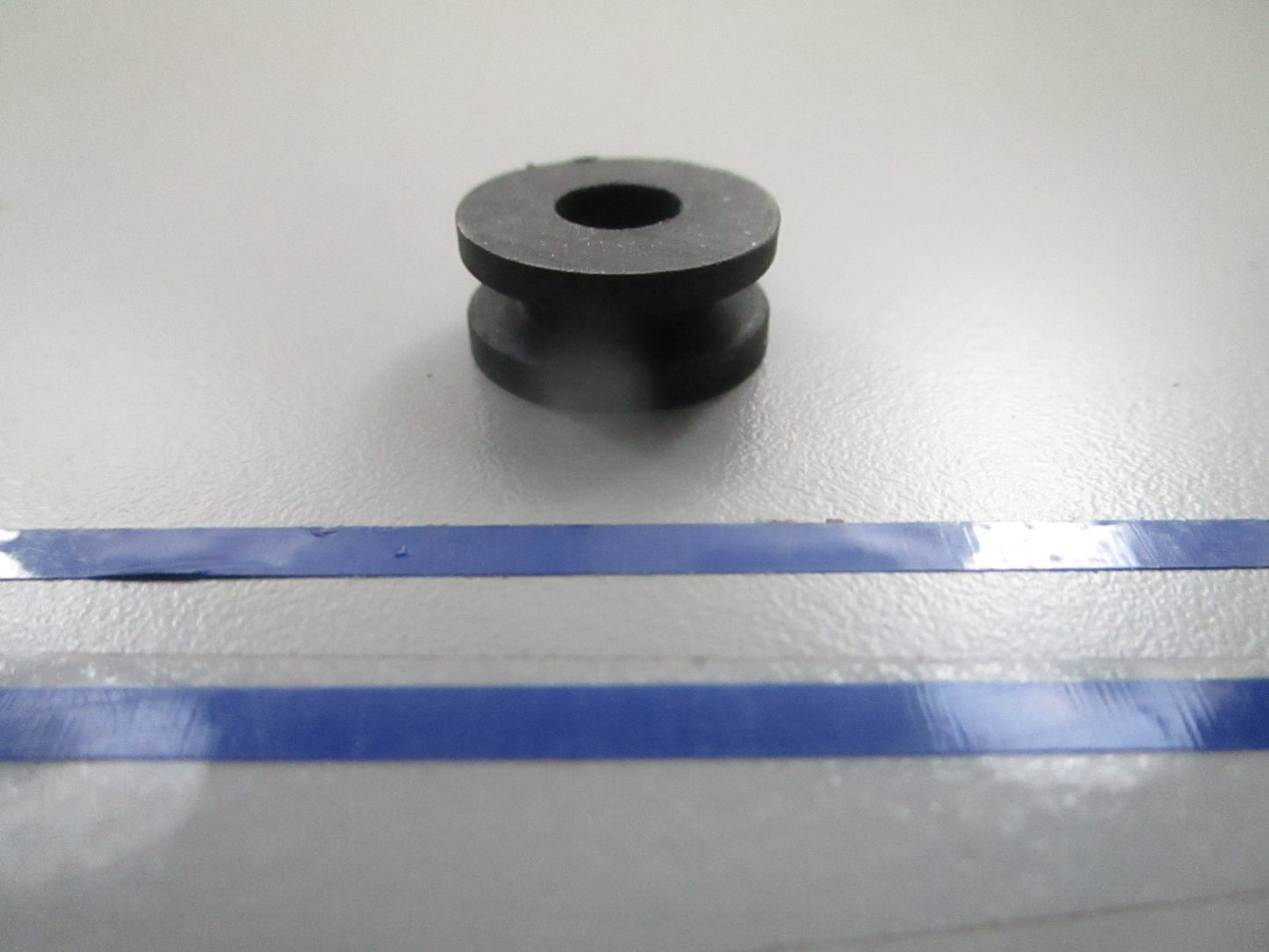 *NEW OEM* 0810 OMC Johnson Evinrude Grommet 552360 0552360