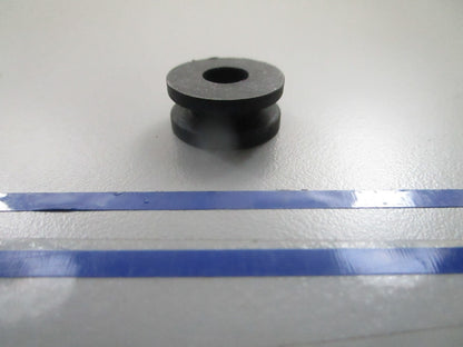 *NEW OEM* 0810 OMC Johnson Evinrude Grommet 552360 0552360