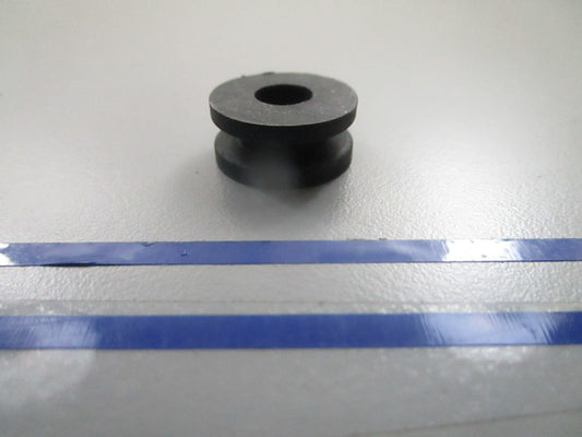 *NEW OEM* 0810 OMC Johnson Evinrude Grommet 552360 0552360