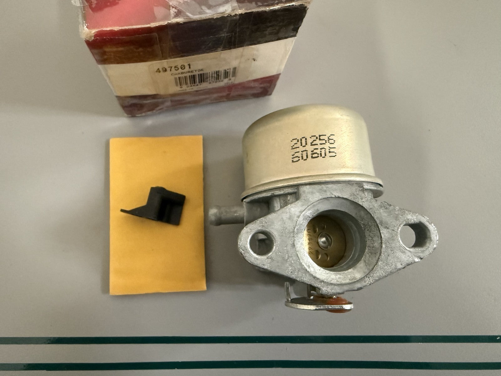 NEW OEM 497501 Briggs & Stratton Carburetor 0820