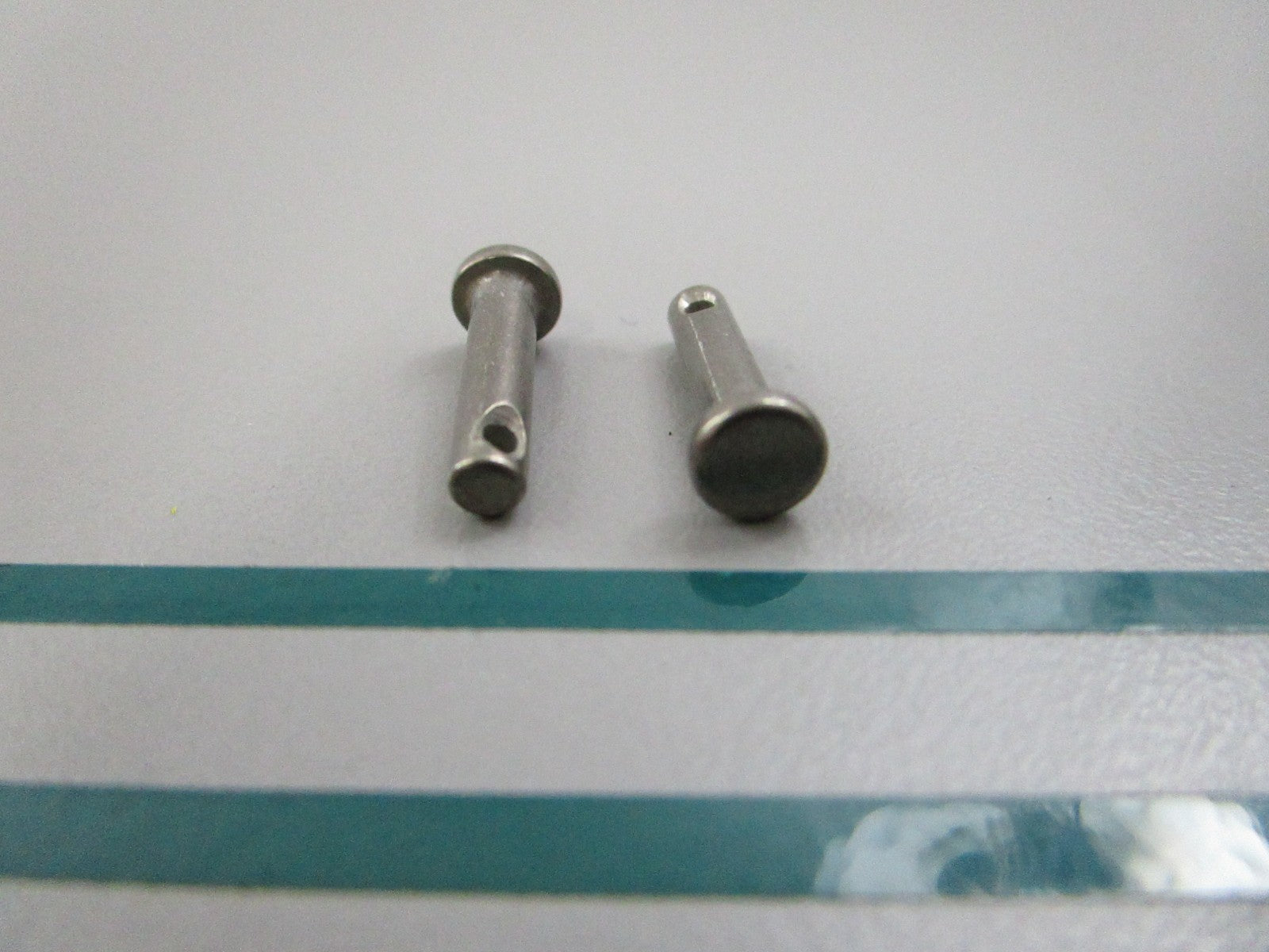 NEW OEM (LOT OF 2) 315258 0315258 OMC Johnson Evinrude Pin 0810