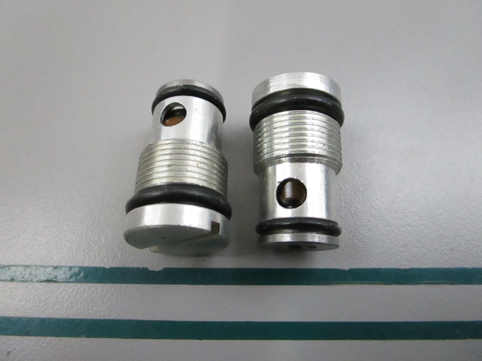 NEW OEM (LOT OF 2) 48530-87D02 Suzuki Valve Assembly 0810