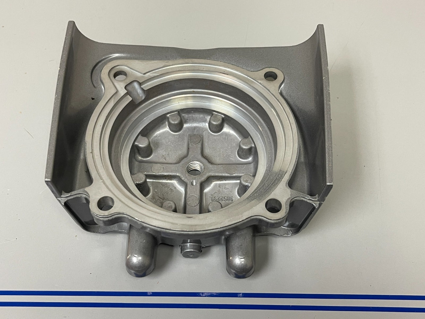 NEW OEM 3854401 3852291 Volvo Penta Upper Gear Bearing Cover 0720
