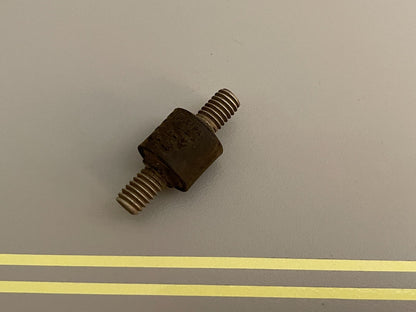 *NEW OEM* 0810 OMC Johnson Evinrude Rubber Mount 377582 0377582