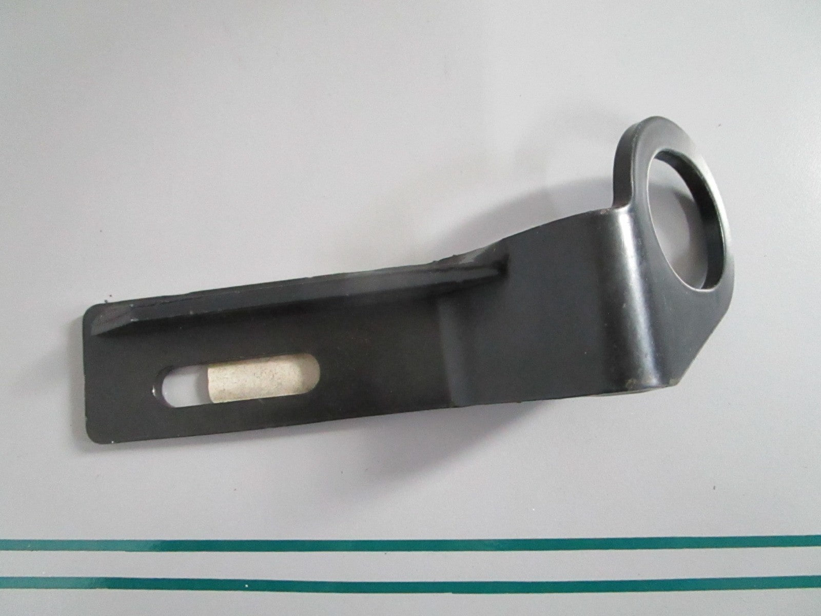 NEW OEM AMT673 CAT Bracket 0820